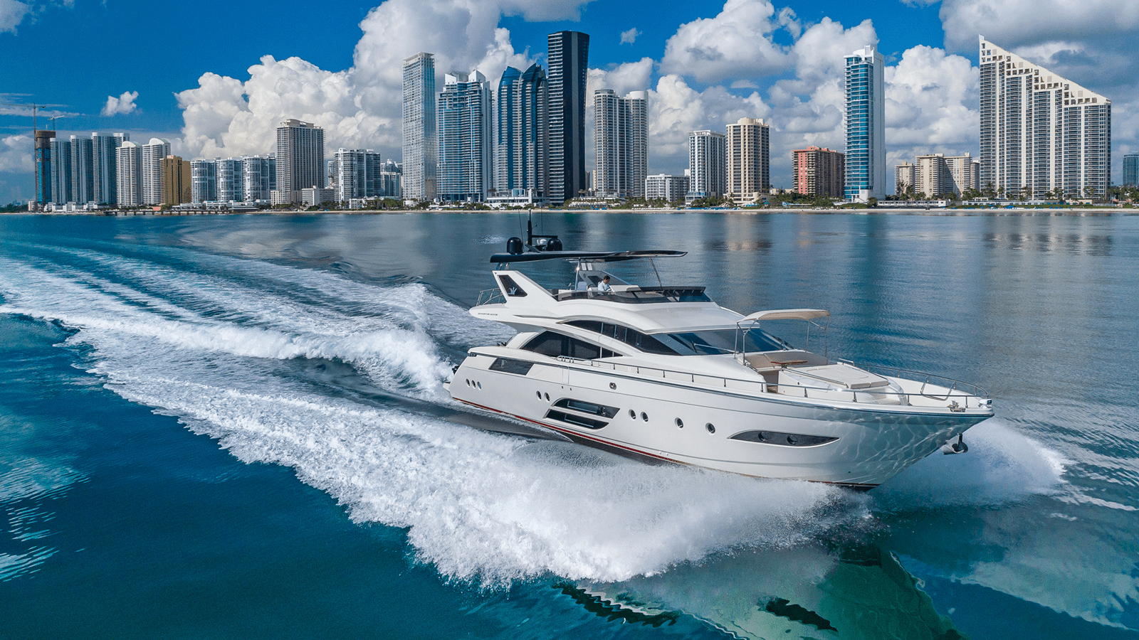 1600x900 Dominator Motor Yacht Golden 3