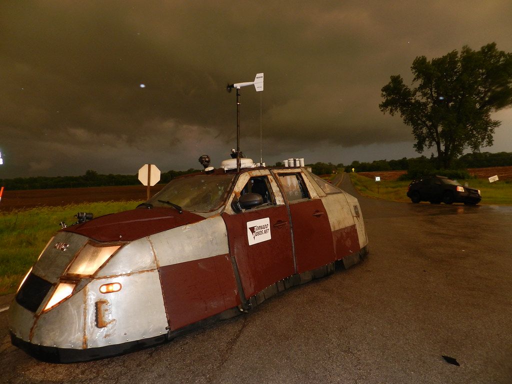 1024x768 TVN Dominator 2 near Kansas City.09.11 While chasing po