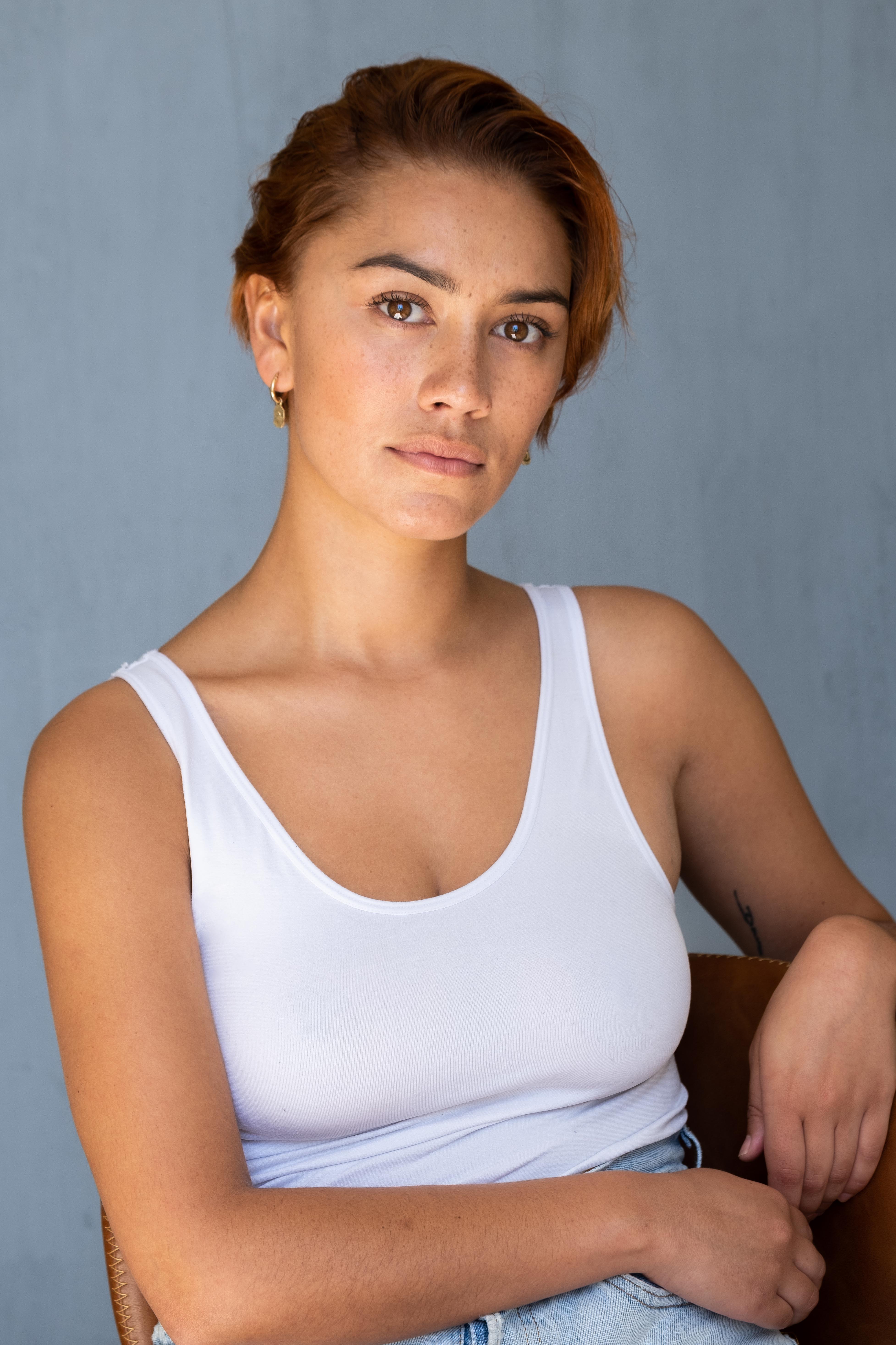 3909x5864 Luciane Buchanan Wallpaper
