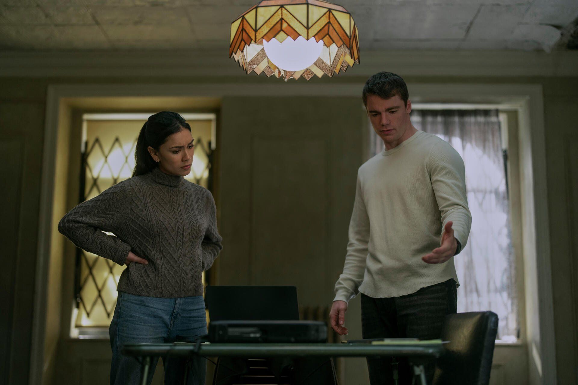 1920x1280 The Night Agent HD Wallpaper Featuring Gabriel Basso and Luciane Buchananx2400