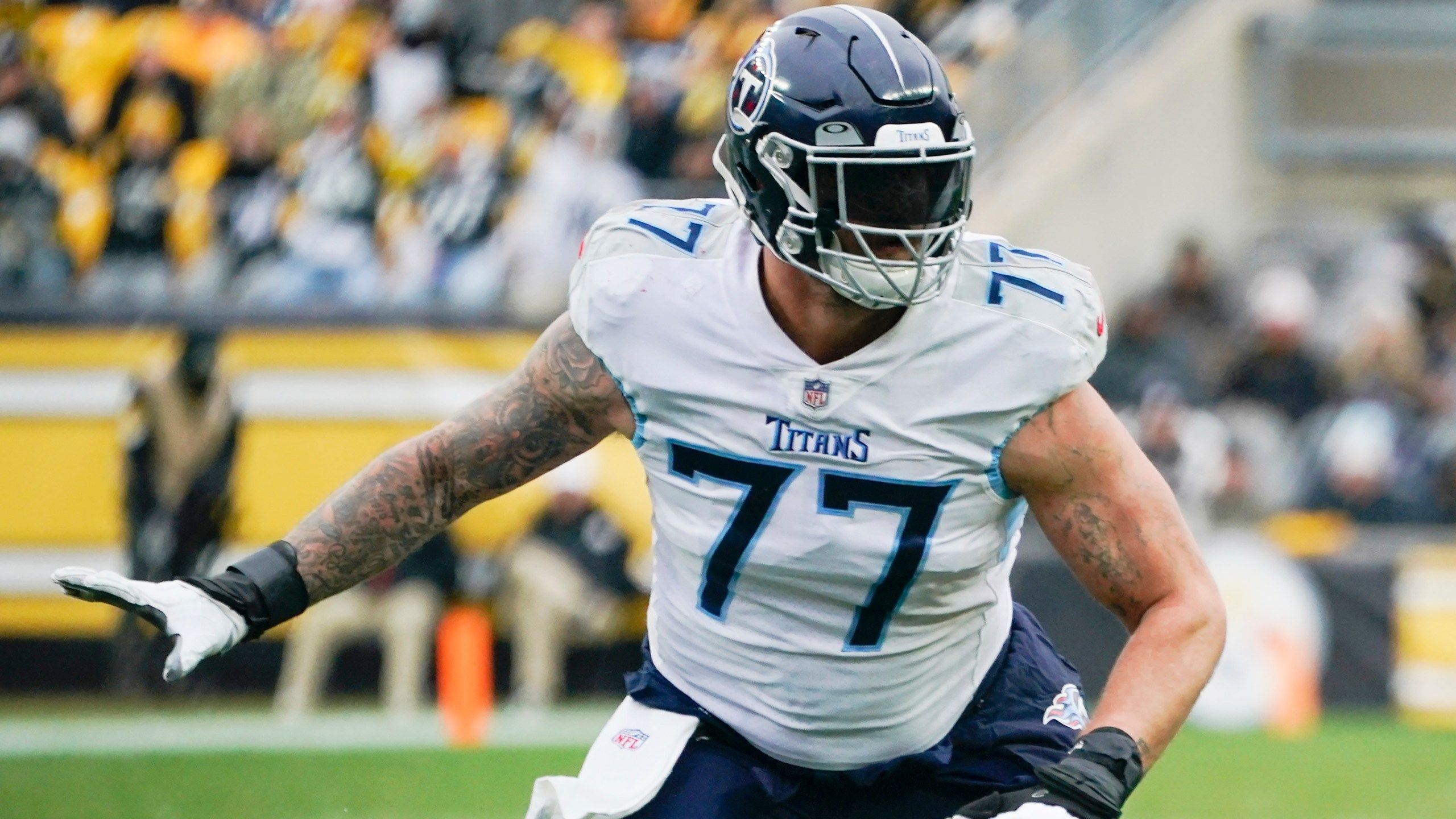 2560x1440 Titans release veterans Lewan, Woods and Bullock
