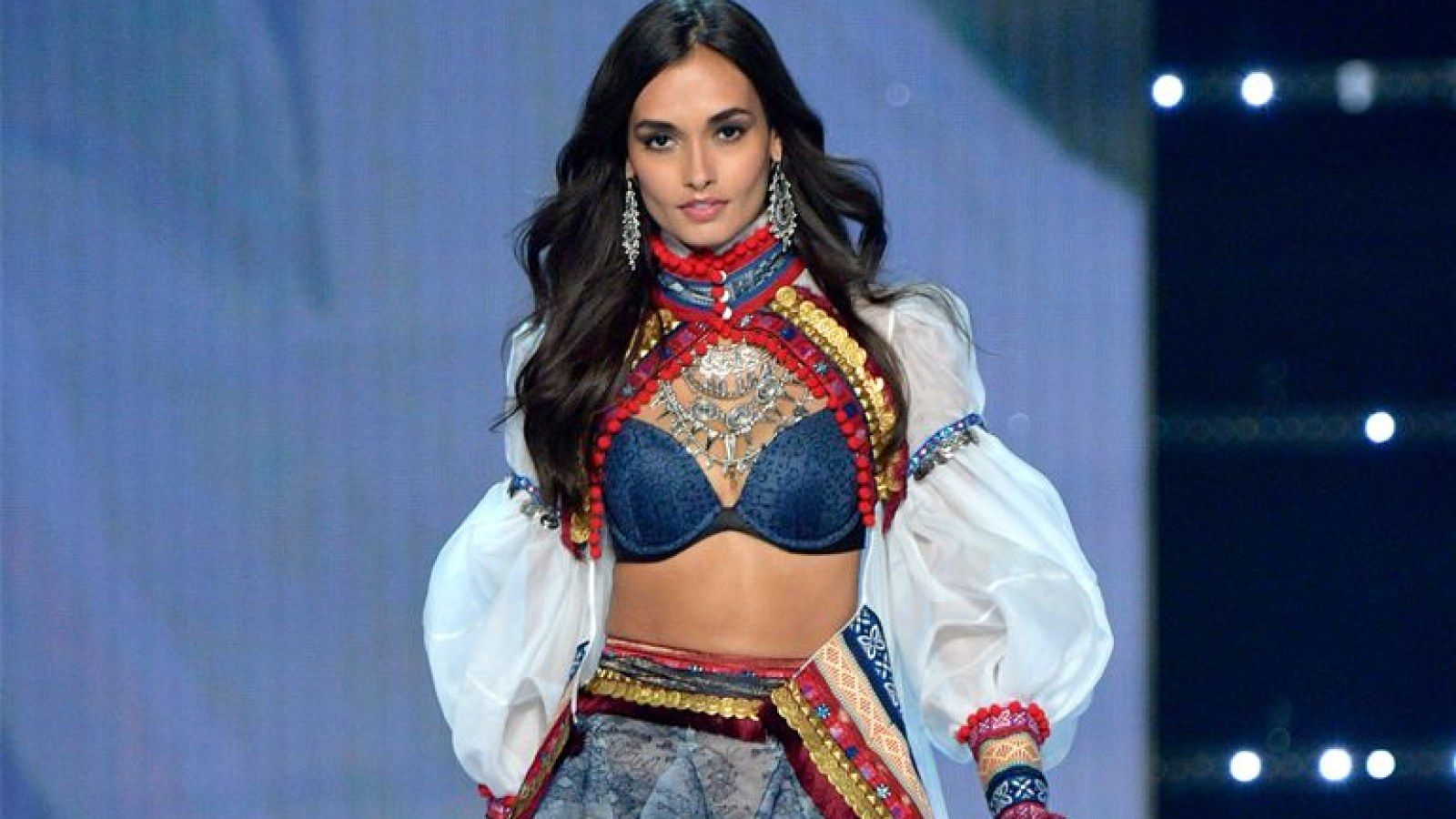 1600x900 Who Is Gizele Oliveira? 11 Things To Know About Brazilian Model Making Victoria's Secret Debut