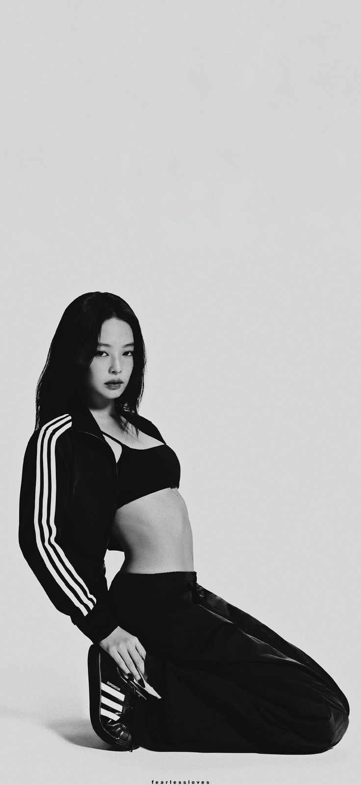 736x1598 Jennie adidas Superstar Wallpaper