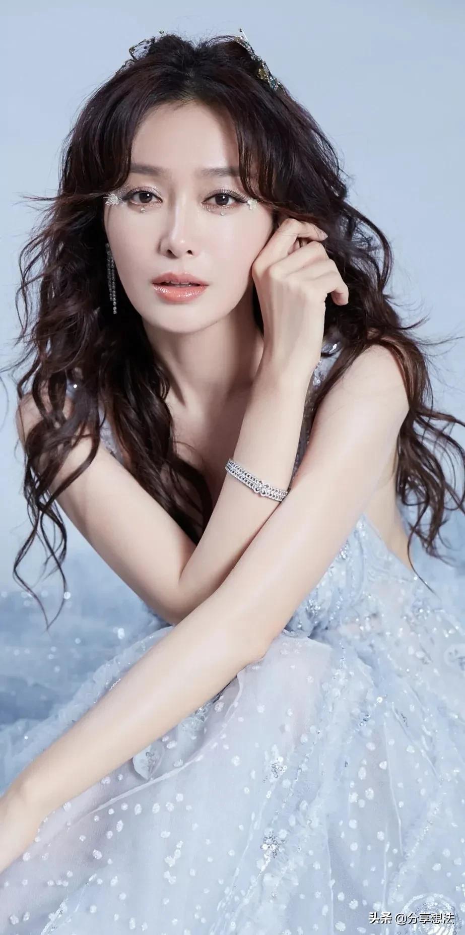 923x1855 High Value Goddess Qin Lan Wallpaper