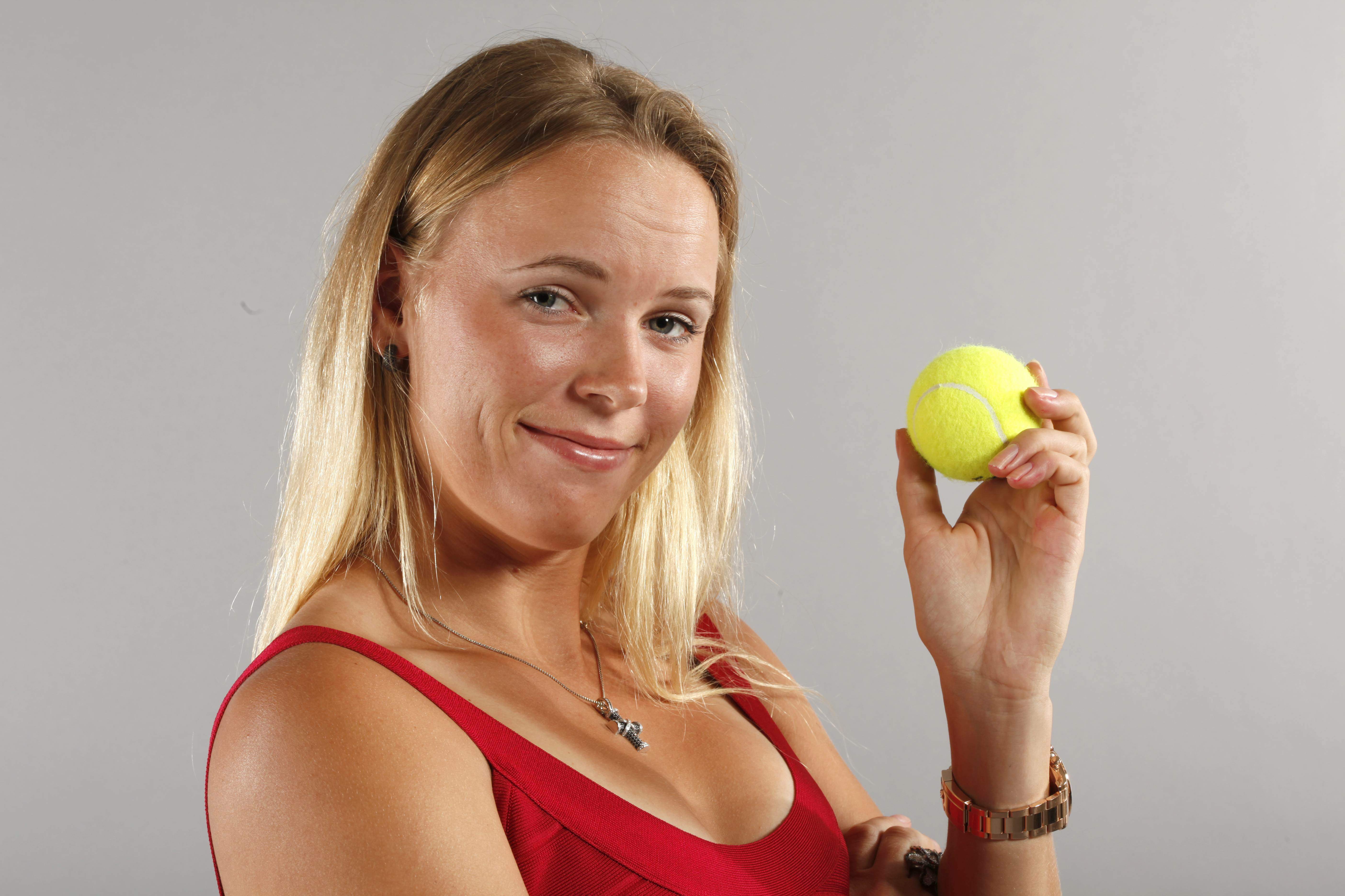 5616x3744 Danish tennis player Caroline Wozniacki with a ball in her hand on a gray background Desktop wallpaper 640x480