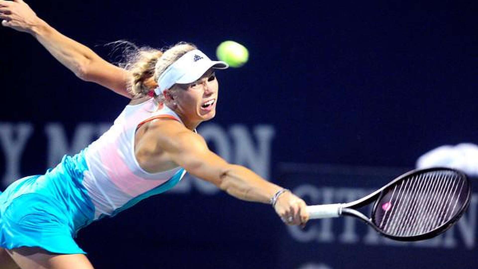 1920x1080 NEW HAVEN OPEN: Caroline Wozniacki advances after Shuai Peng can't continue (photos)