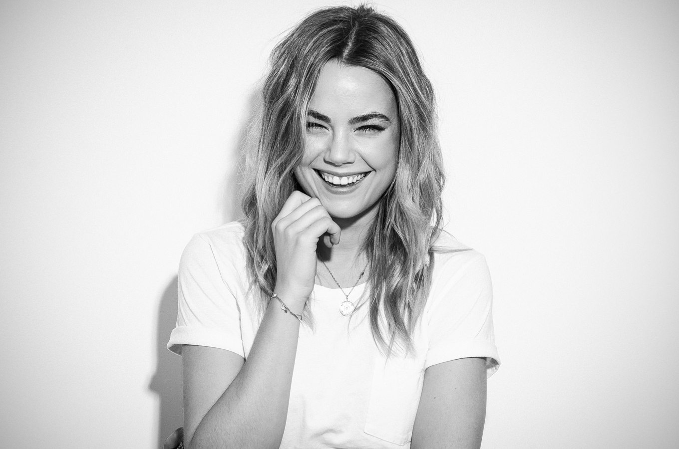 1360x900 Rebecca Rittenhouse, women, actress, smiling, monochromex900 Wallpaper