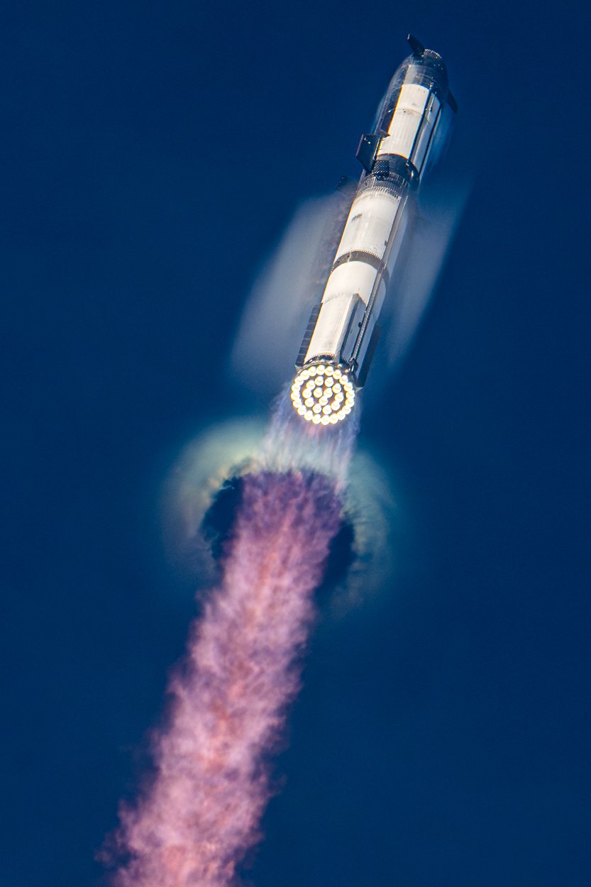 833x1250 SpaceX Starship wallpaper for iPhone and desktop