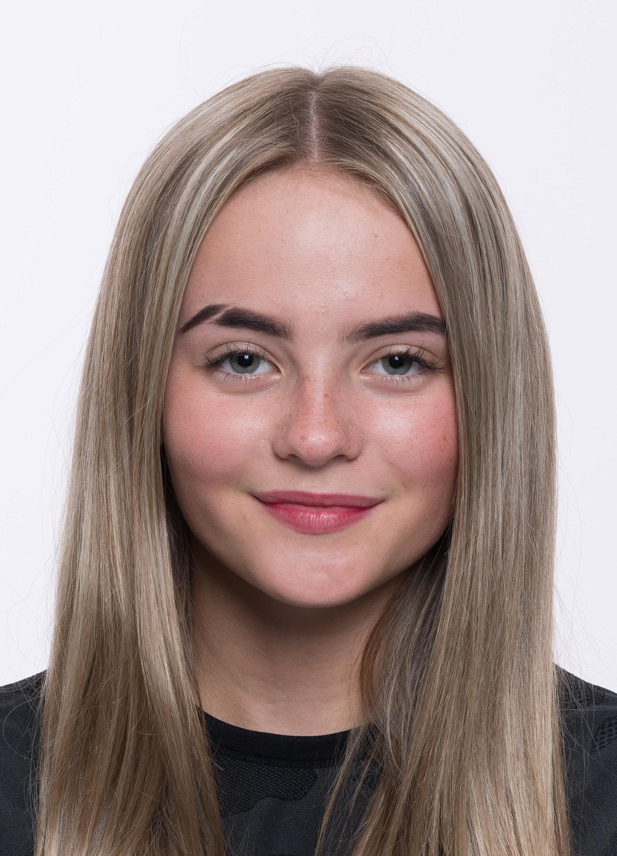 2043x2833 Millie Gibson