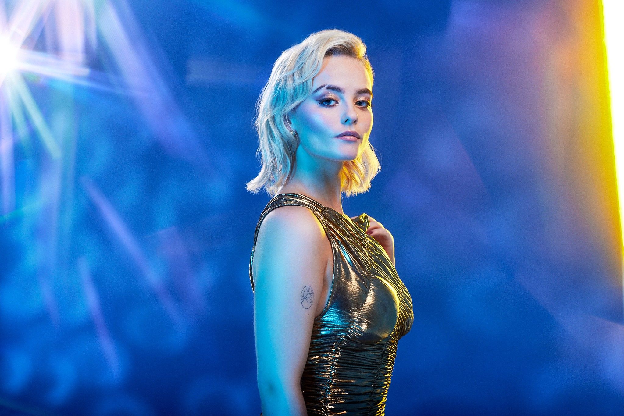 2047x1365 Doctor Who stars pose in unpublished photo from Radio Times shoot