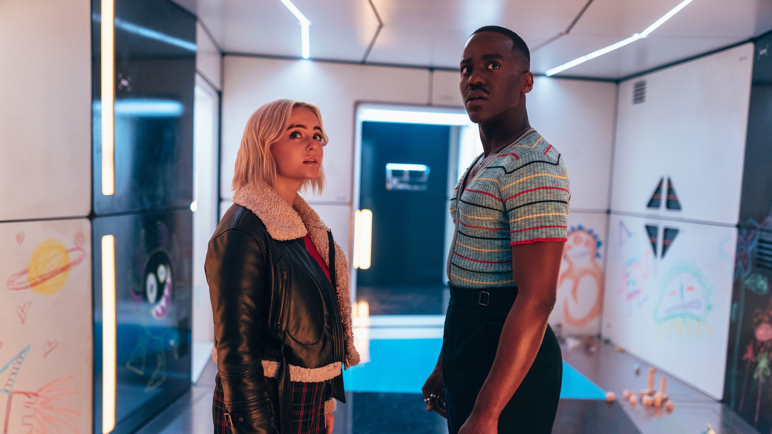 2560x1440 Doctor Who Stars Ncuti Gatwa & Millie Gibson Talk 2024 Show, Doctor History, and More