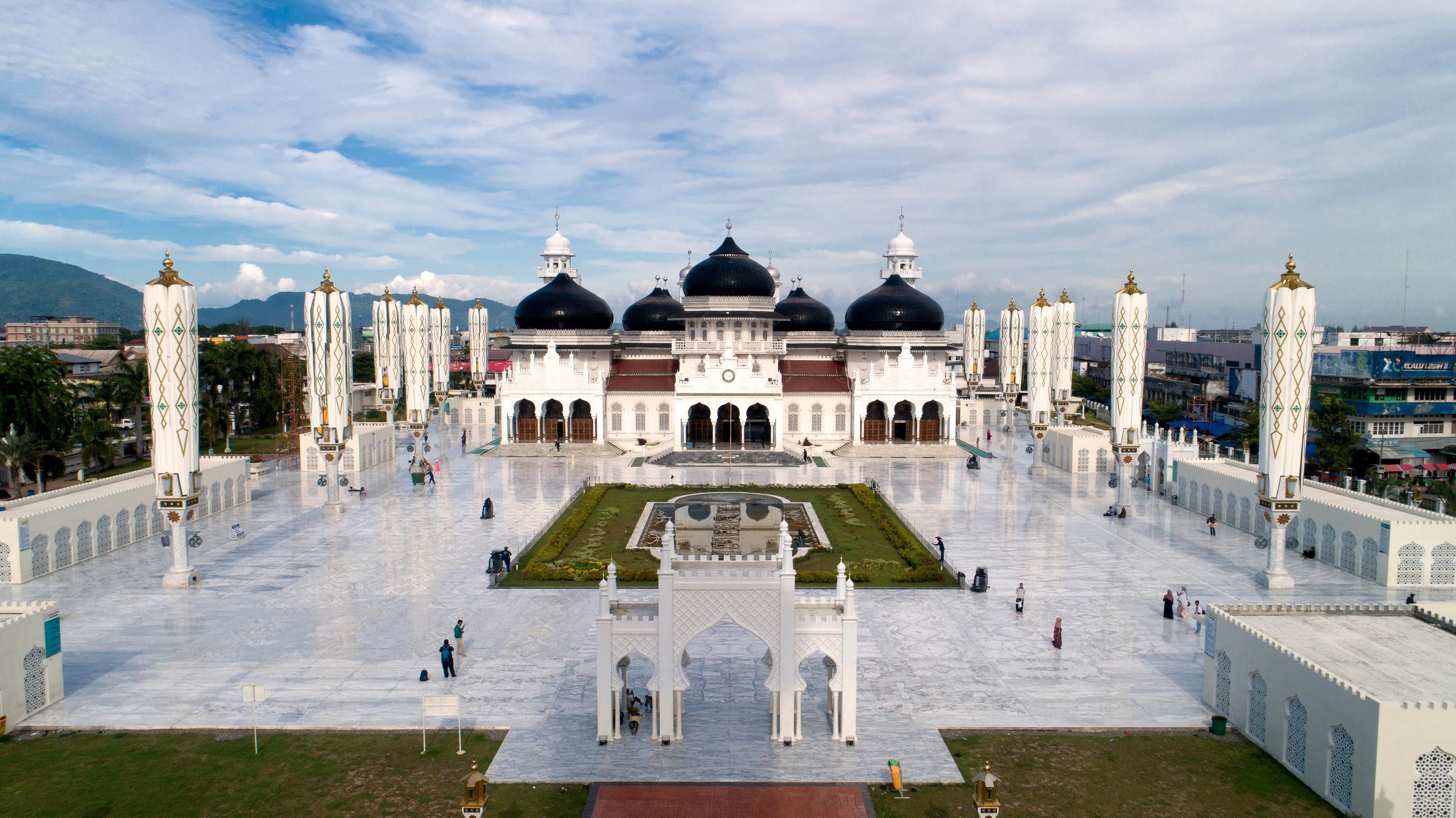 3643x2047 The Baiturrahman Grand Mosque: A Symbol of Faith and Resilience in Banda Aceh