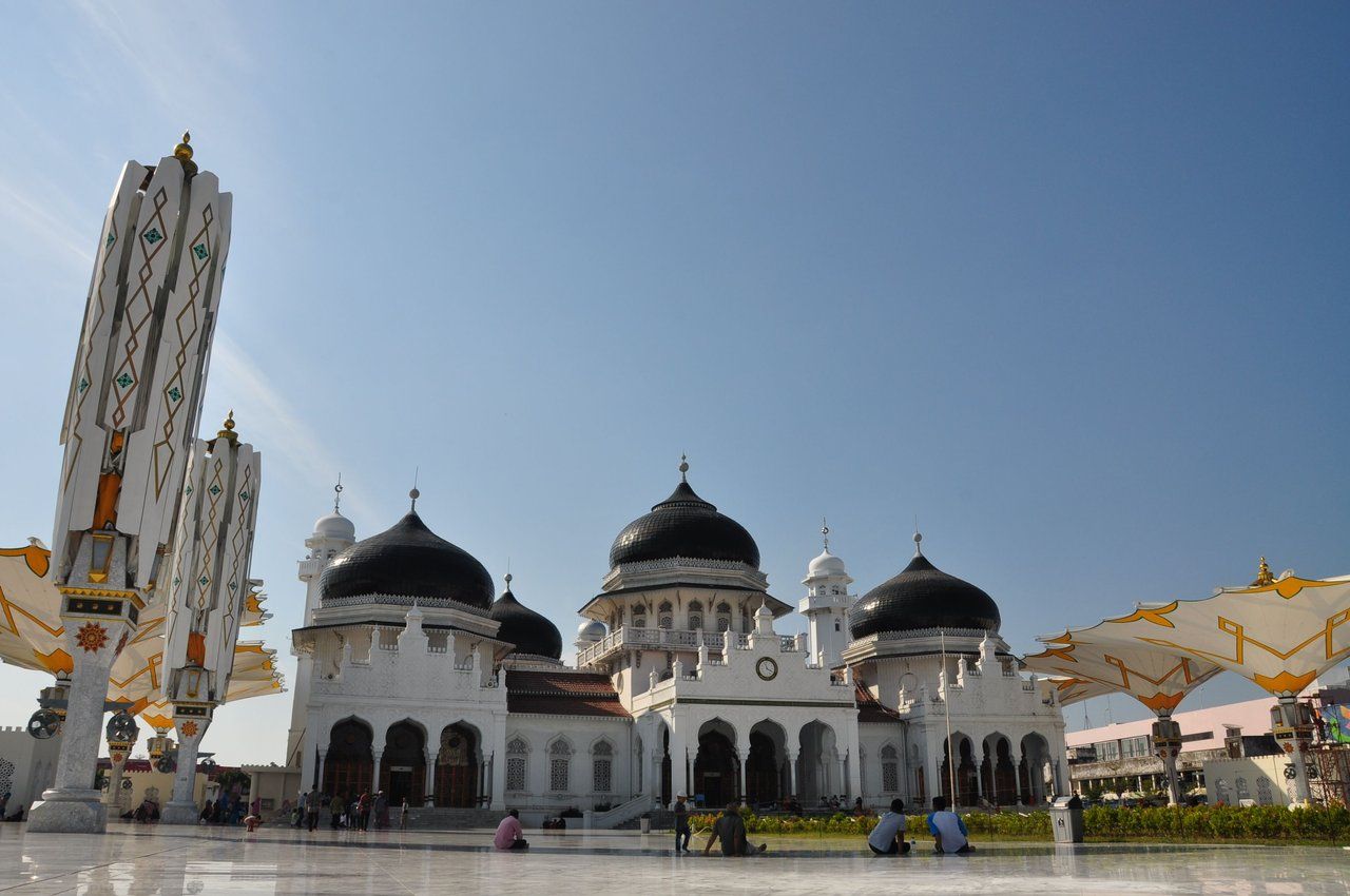 1280x850 Let's Have A Glimpse of Baiturrahman Grand Mosque in Aceh
