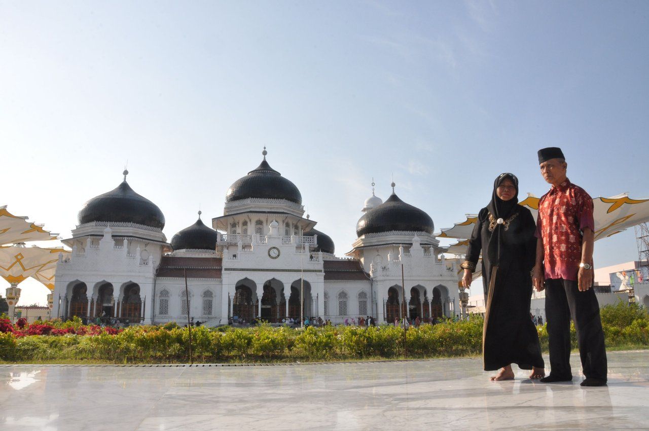 1280x850 Let's Have A Glimpse of Baiturrahman Grand Mosque in Aceh