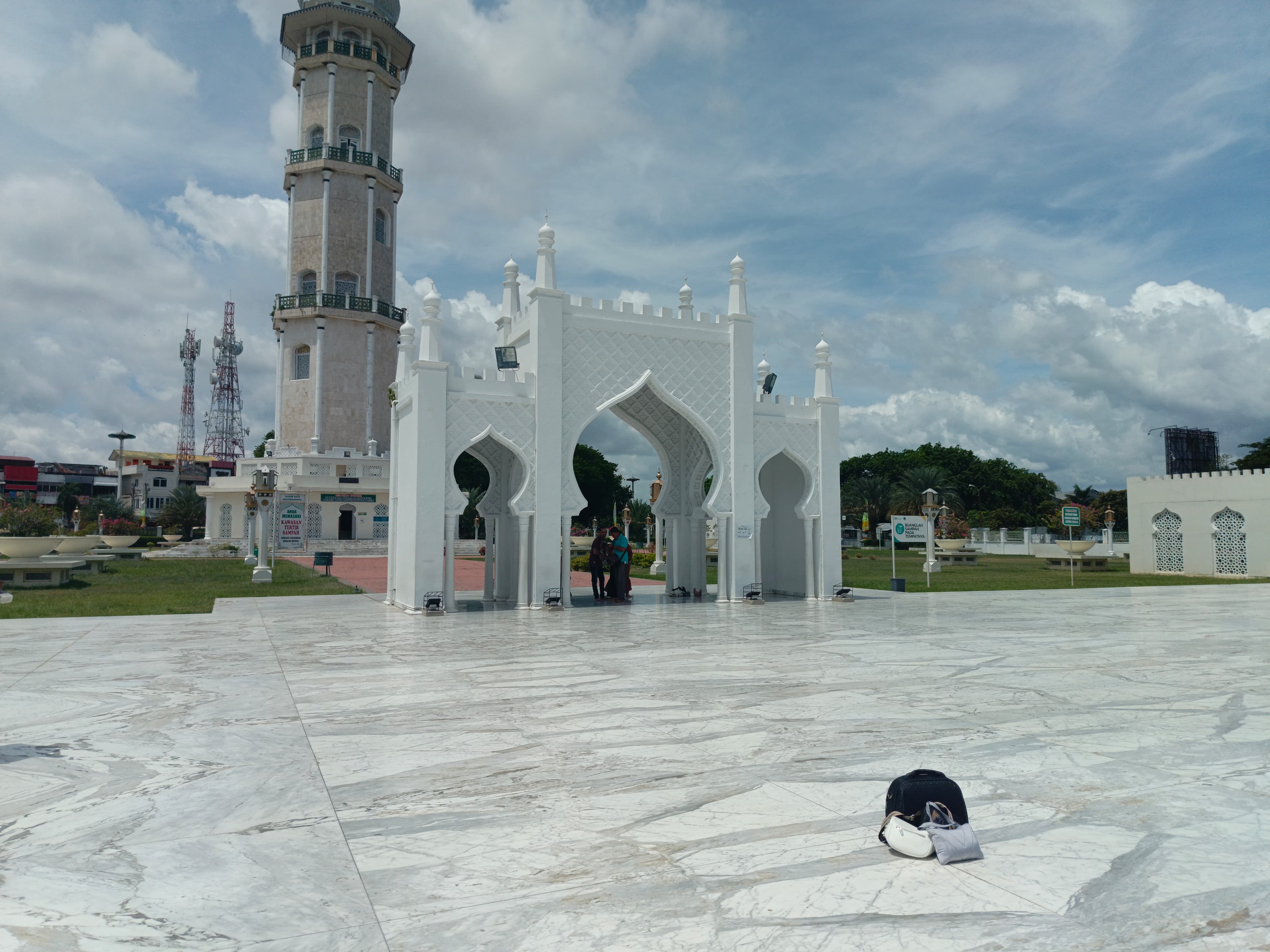 4160x3120 Rest at the Banda Aceh Grand Mosque