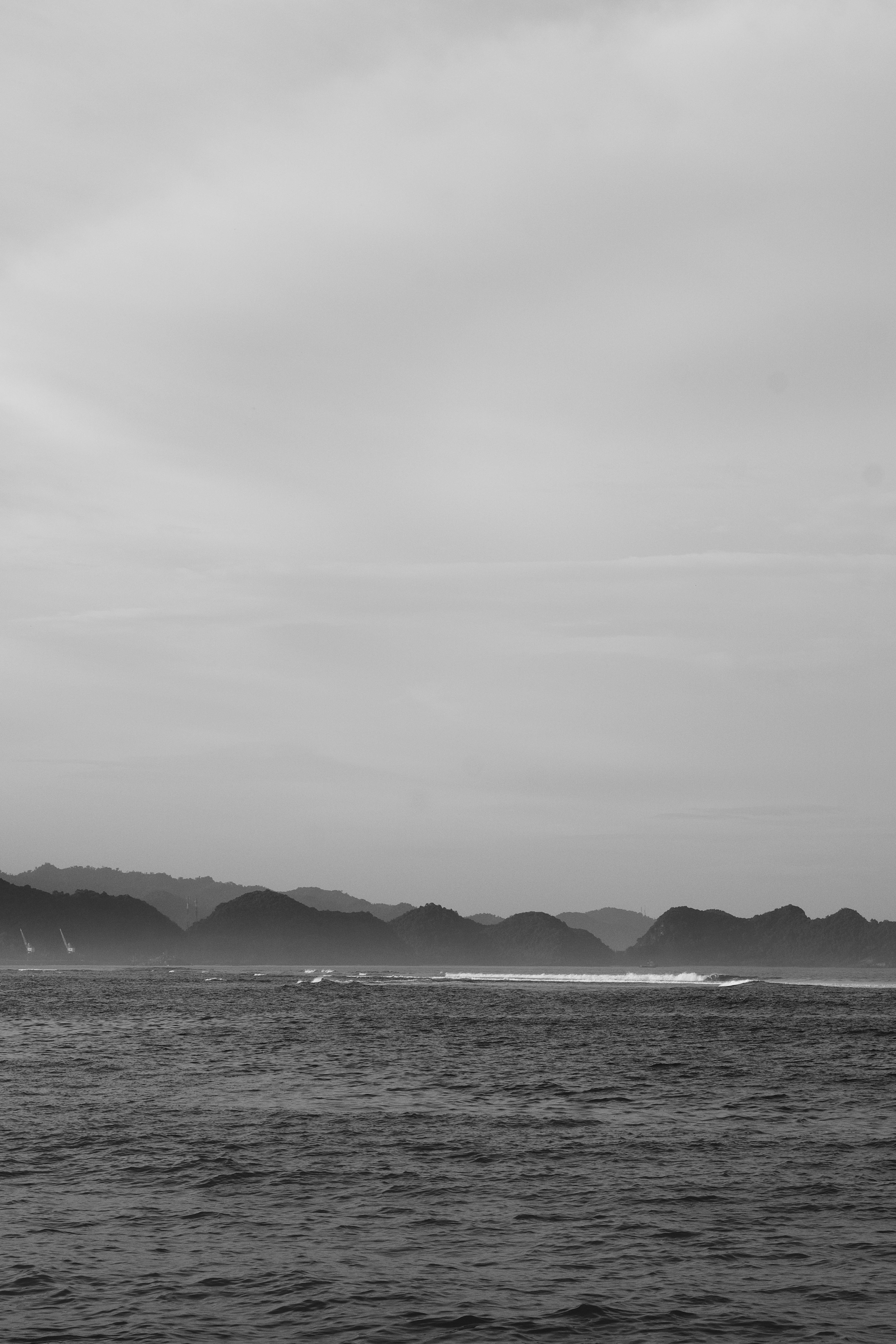4000x6000 Sea and mountains · Free