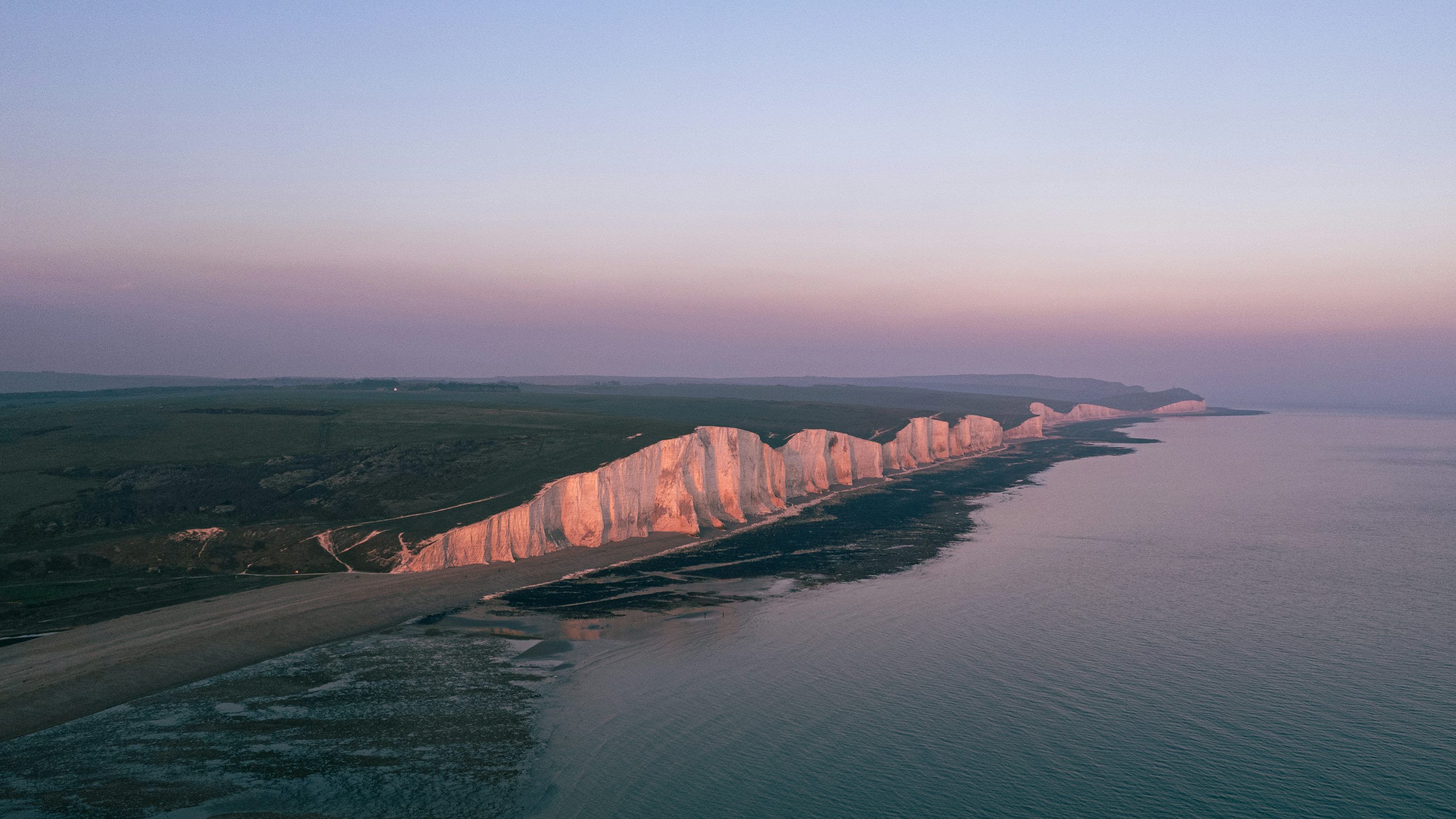 3000x1687 White cliffs and shoreline at dusk. photo