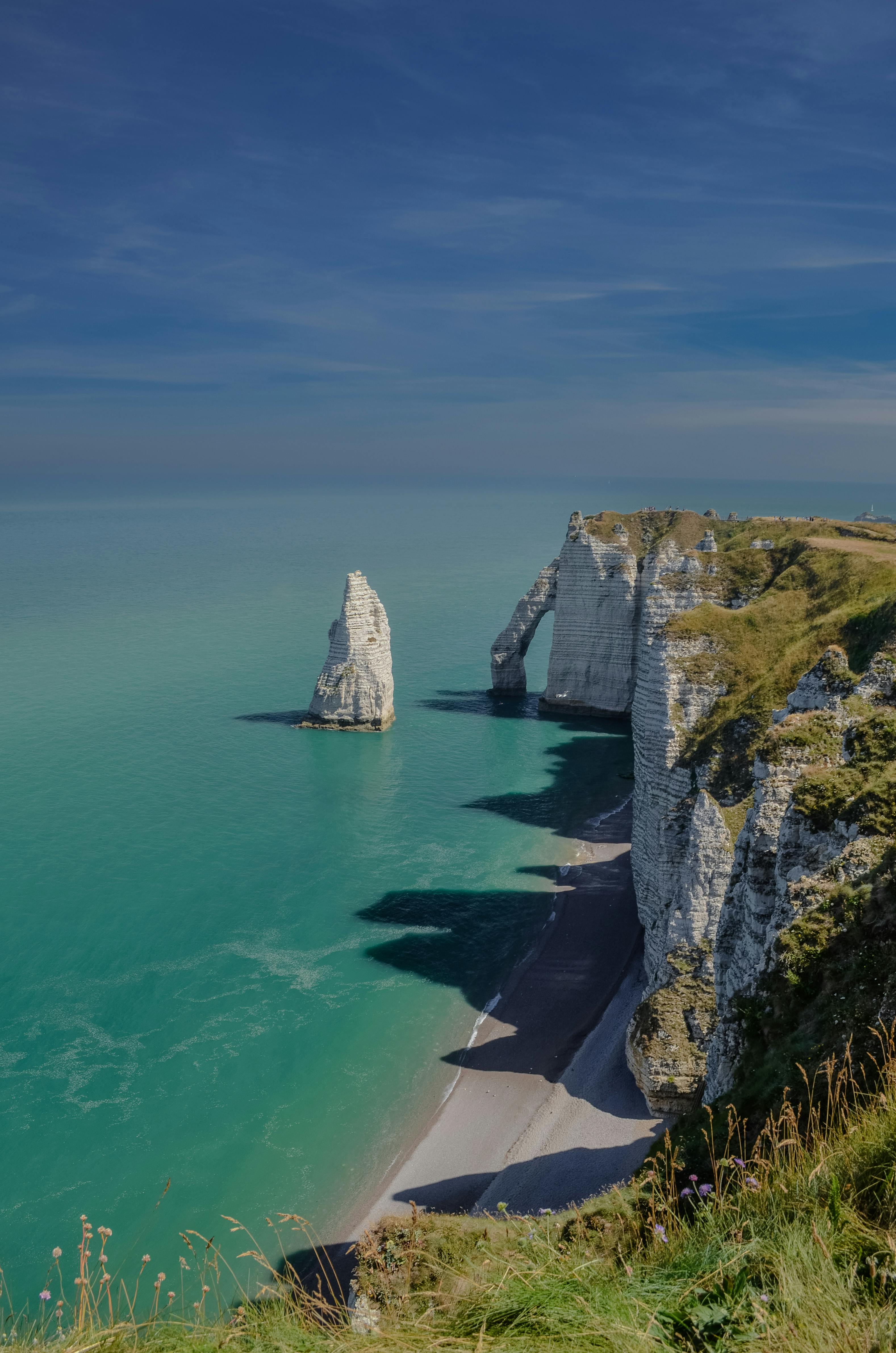 3155x4763 Majestic Étretat Cliffs Overlooking the Sea · Free