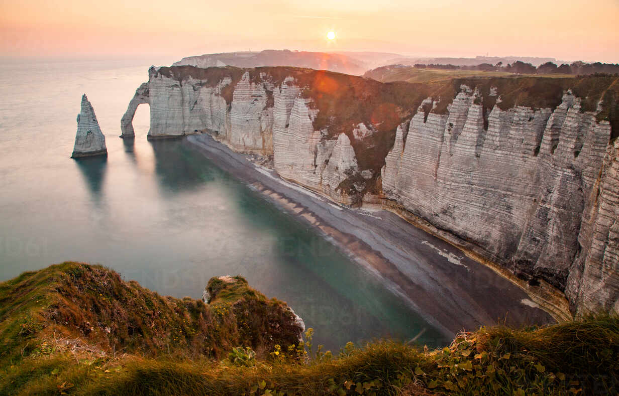 1232x789 Falaise d'Aval, the famous white cliffs of Etretat village, Normandy, France, Europe