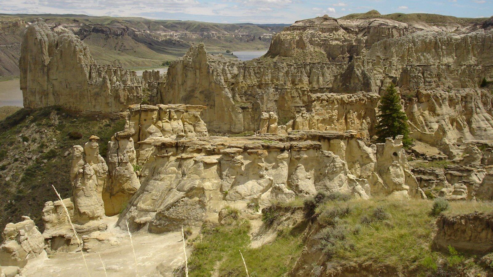 1600x900 White Cliffs and Clark Trail Experience
