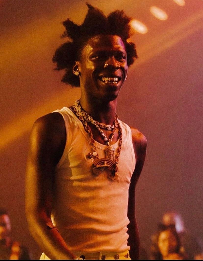 828x1064 Seyi Vibez Wallpaper