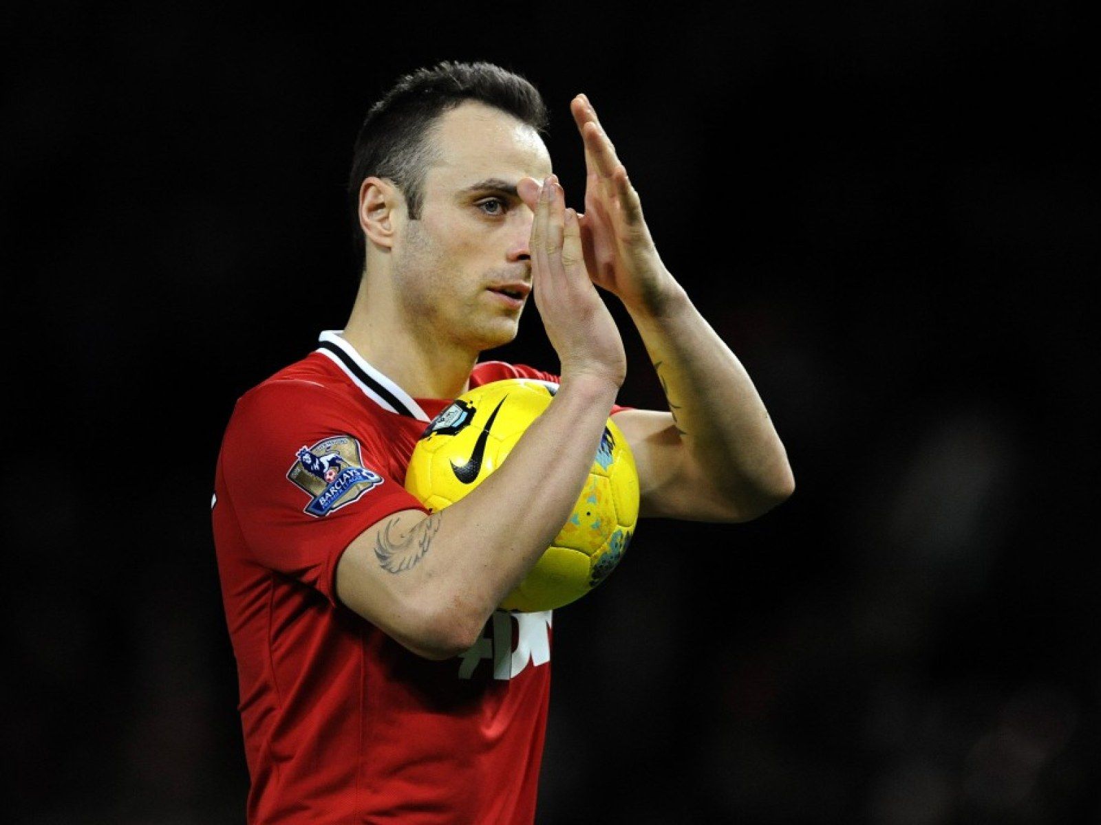1600x1200 Berbatov Future Could Finally Be Cleared Up