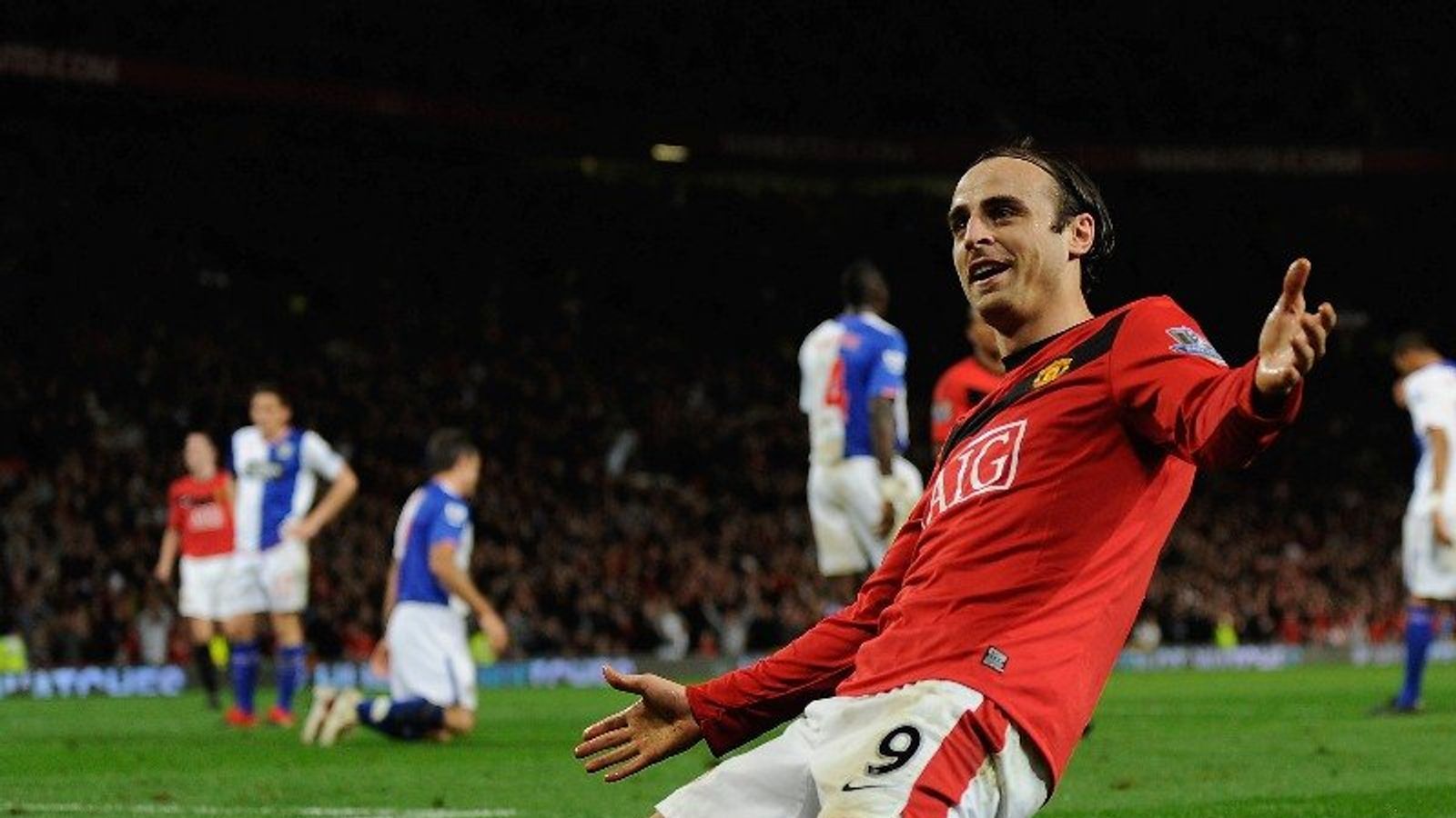 1600x900 Berbatov back to fitness