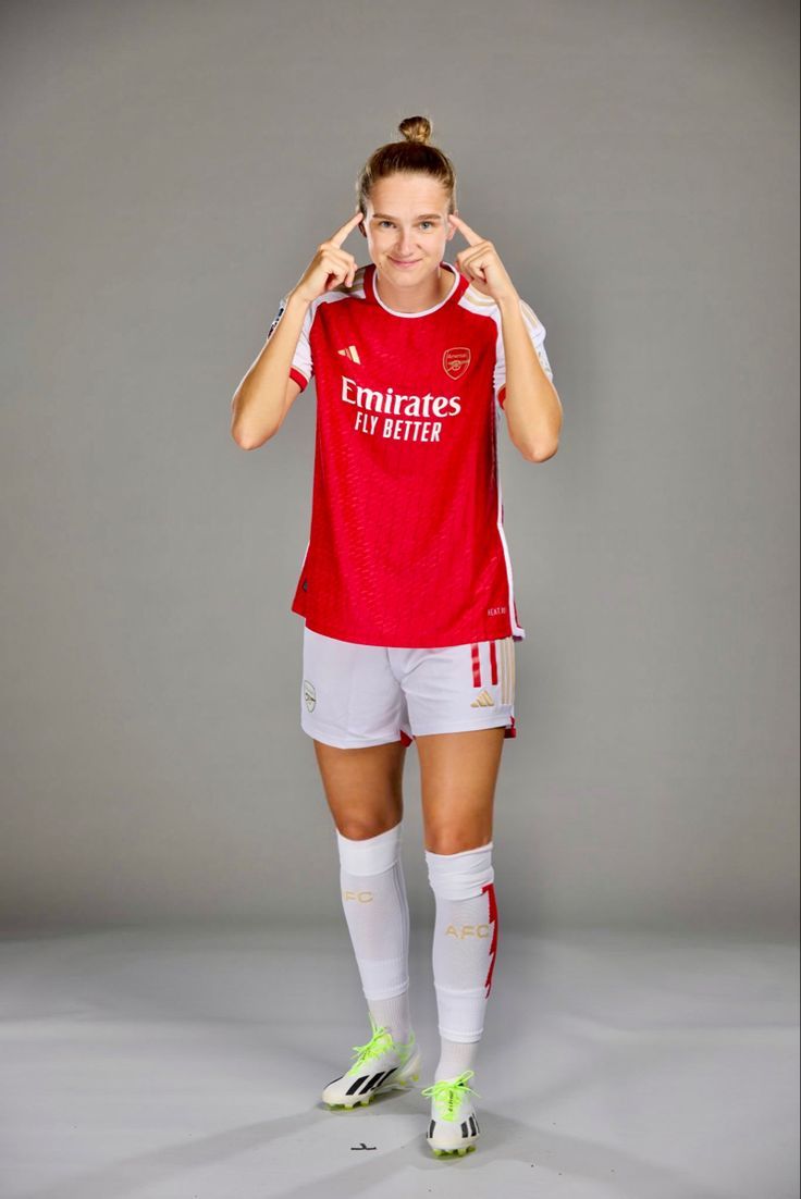 736x1102 Vivianne Miedema Media Day Pics 23 24