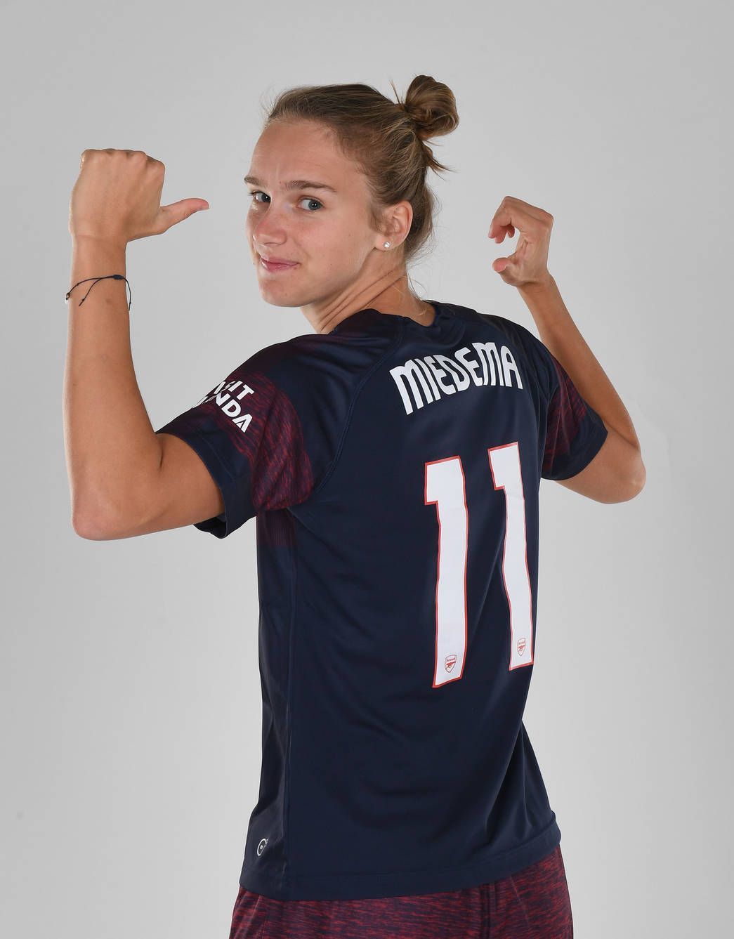 1045x1337 Vivianne Miedema Wallpaper