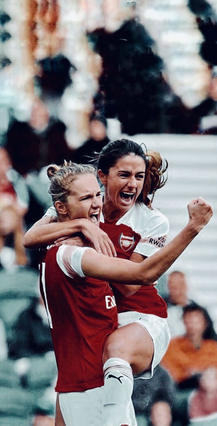 736x1443 Vivianne Miedema and Danielle Van de Donk