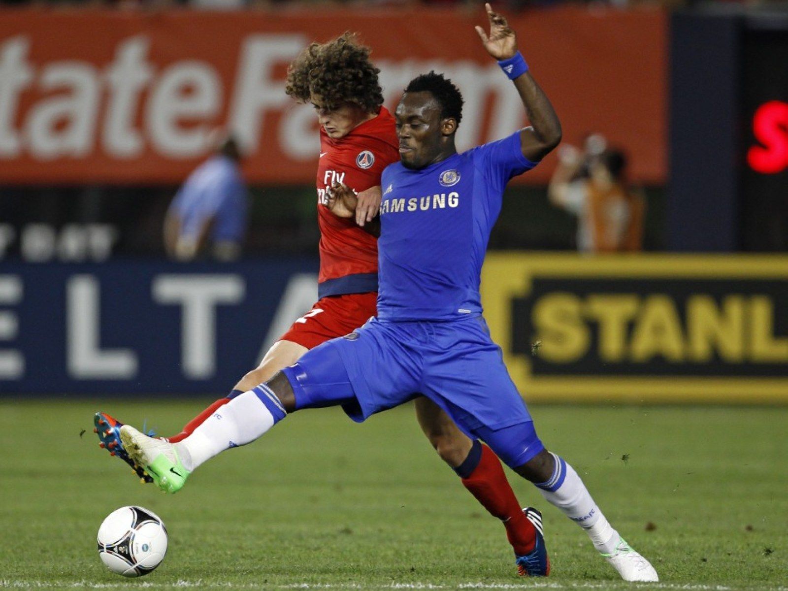 1600x1200 Arsenal In Talks Over Defensive Midfielder Move