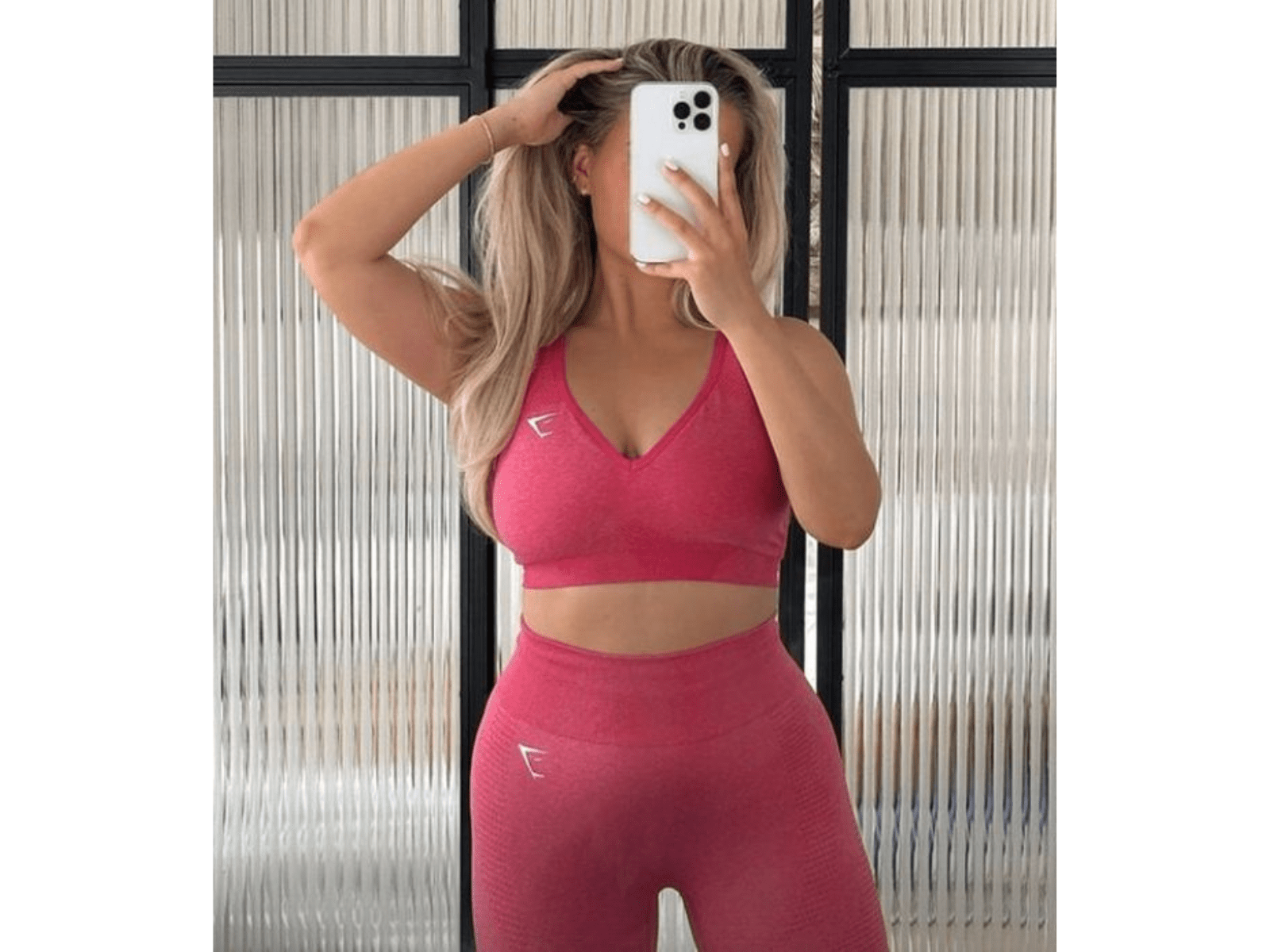 1600x1200 Molly Mae praised for sharing realistic photo in Gymshark kit