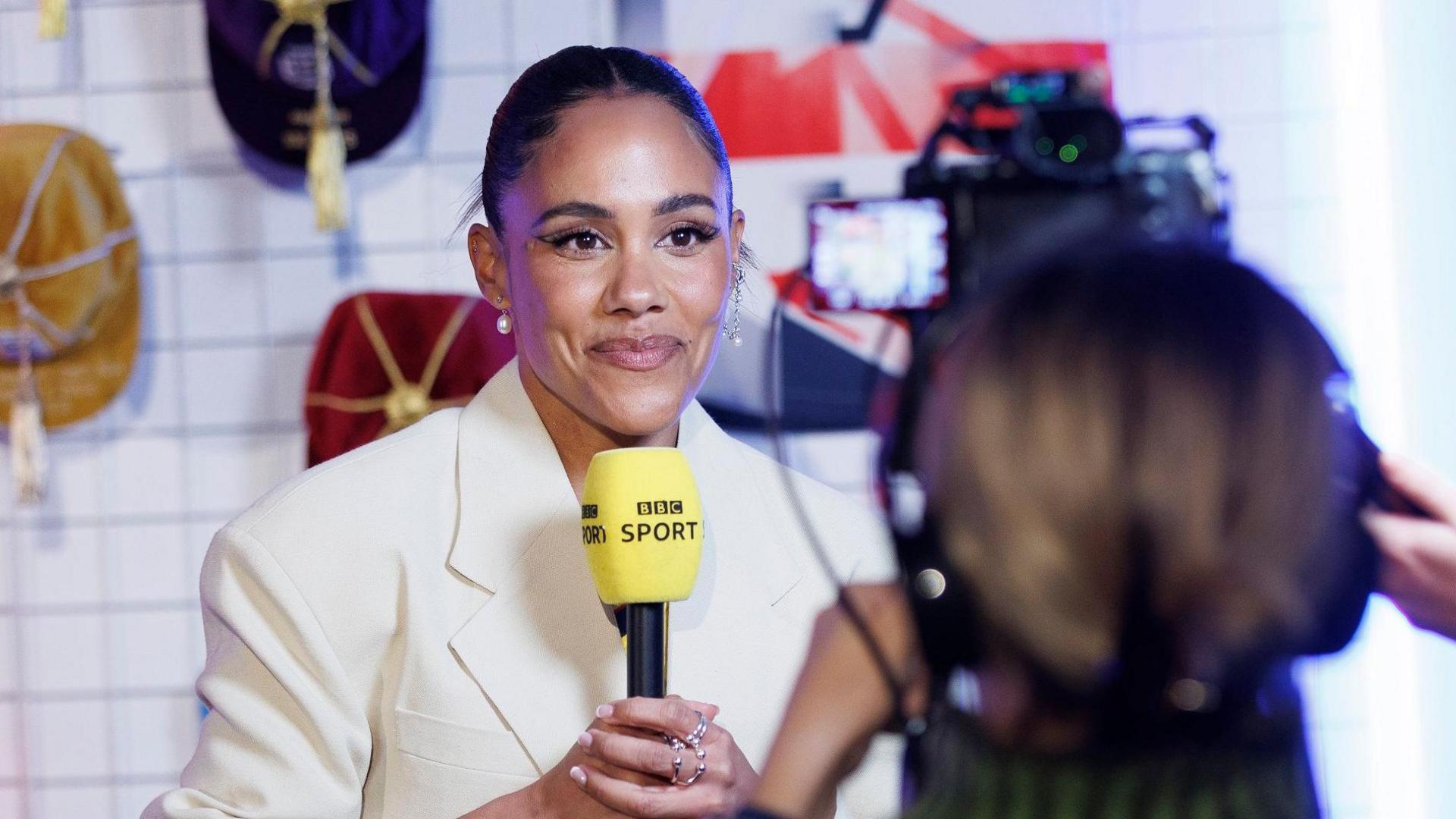 1920x1080 Alex Scott: Arsenal legend says growth in women's game has led to less opportunities