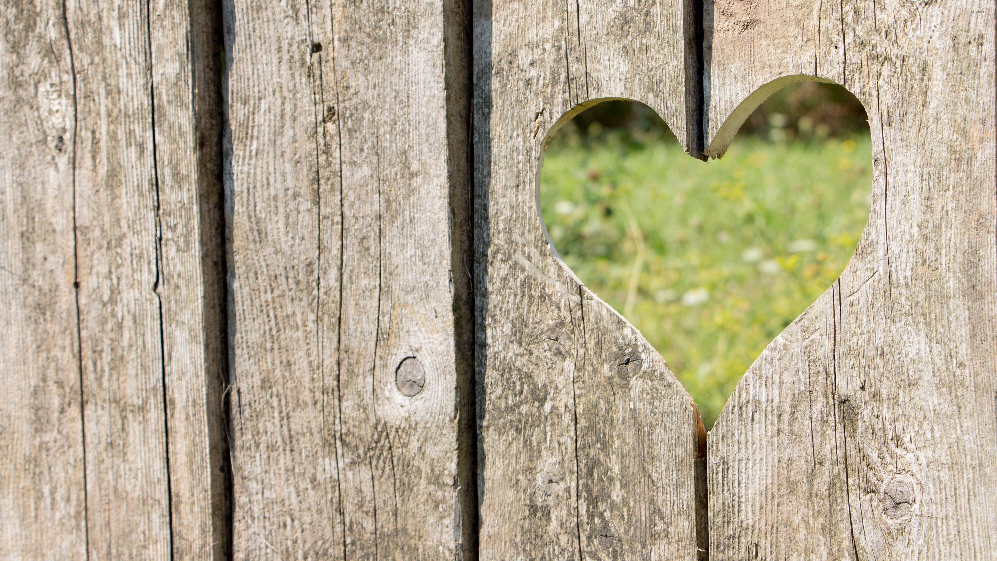 3840x2160 Old wood with a missing heart wallpaper wallpaper