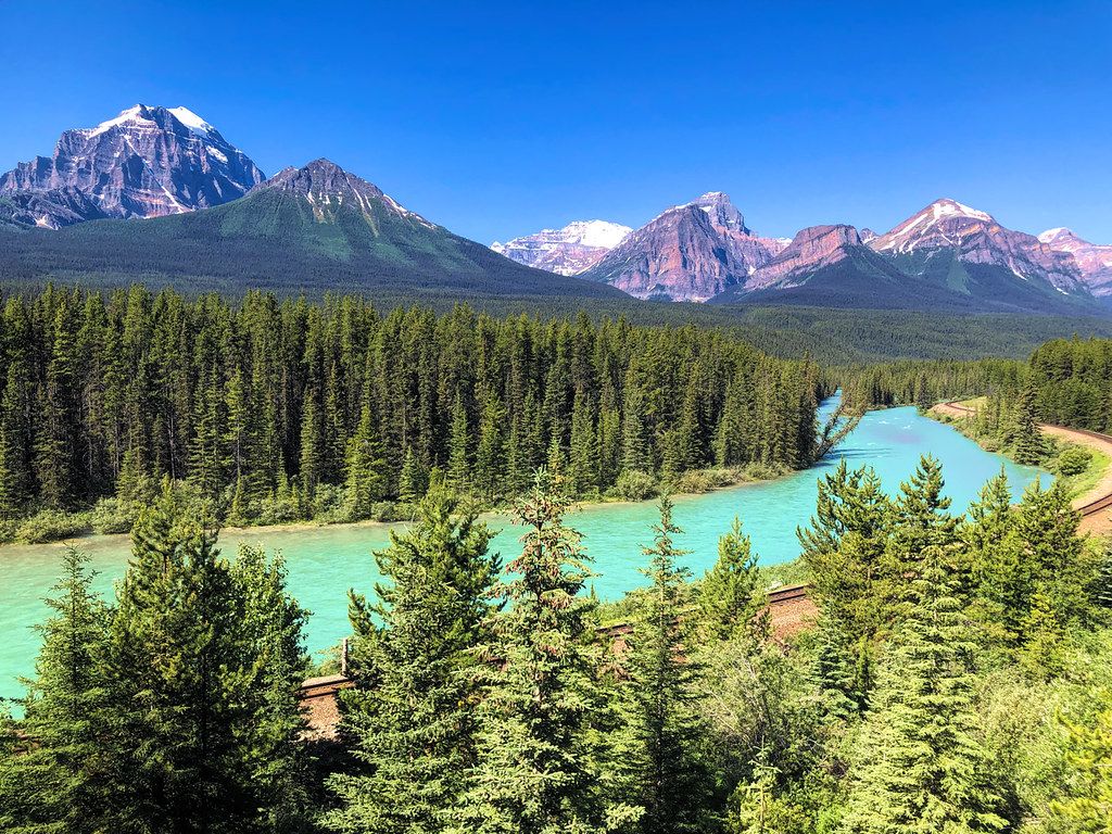 1024x768 Bow River through Banff National Park in Canada. The beauti