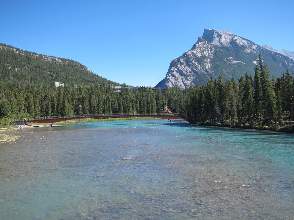 1024x768 Bow River. With Mount Rundle in the background