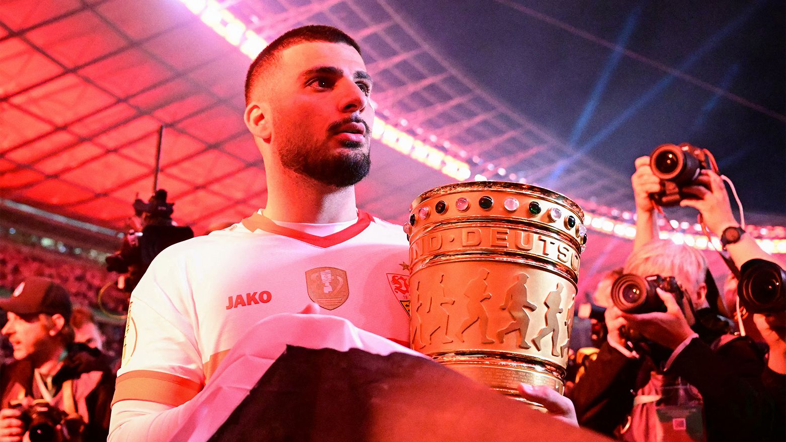 1562x878 Kurdish Pride on German Turf: Deniz Undav Dances into History After Cup Final Goal