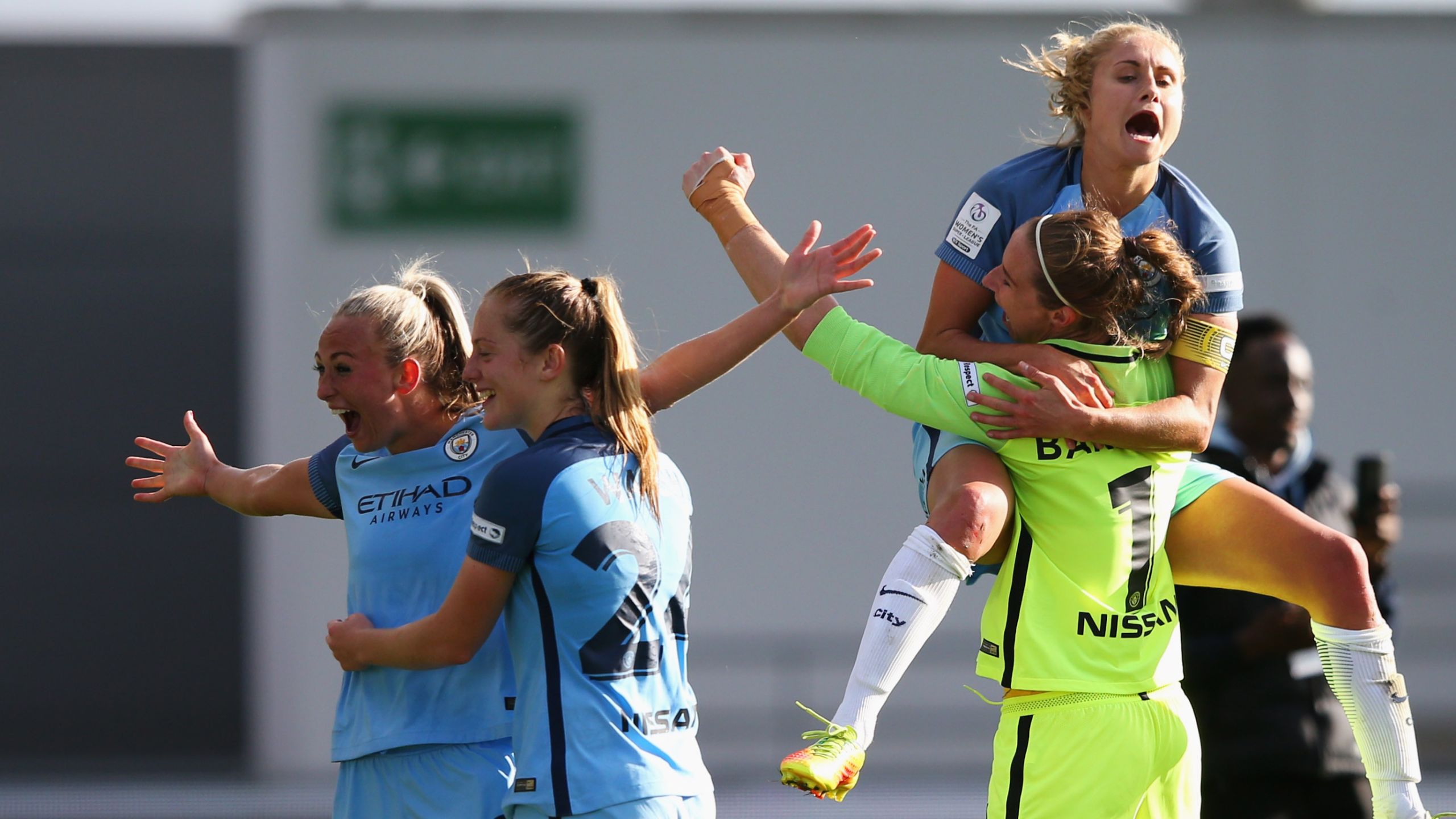 2560x1440 Steph Houghton: A True Blue leader