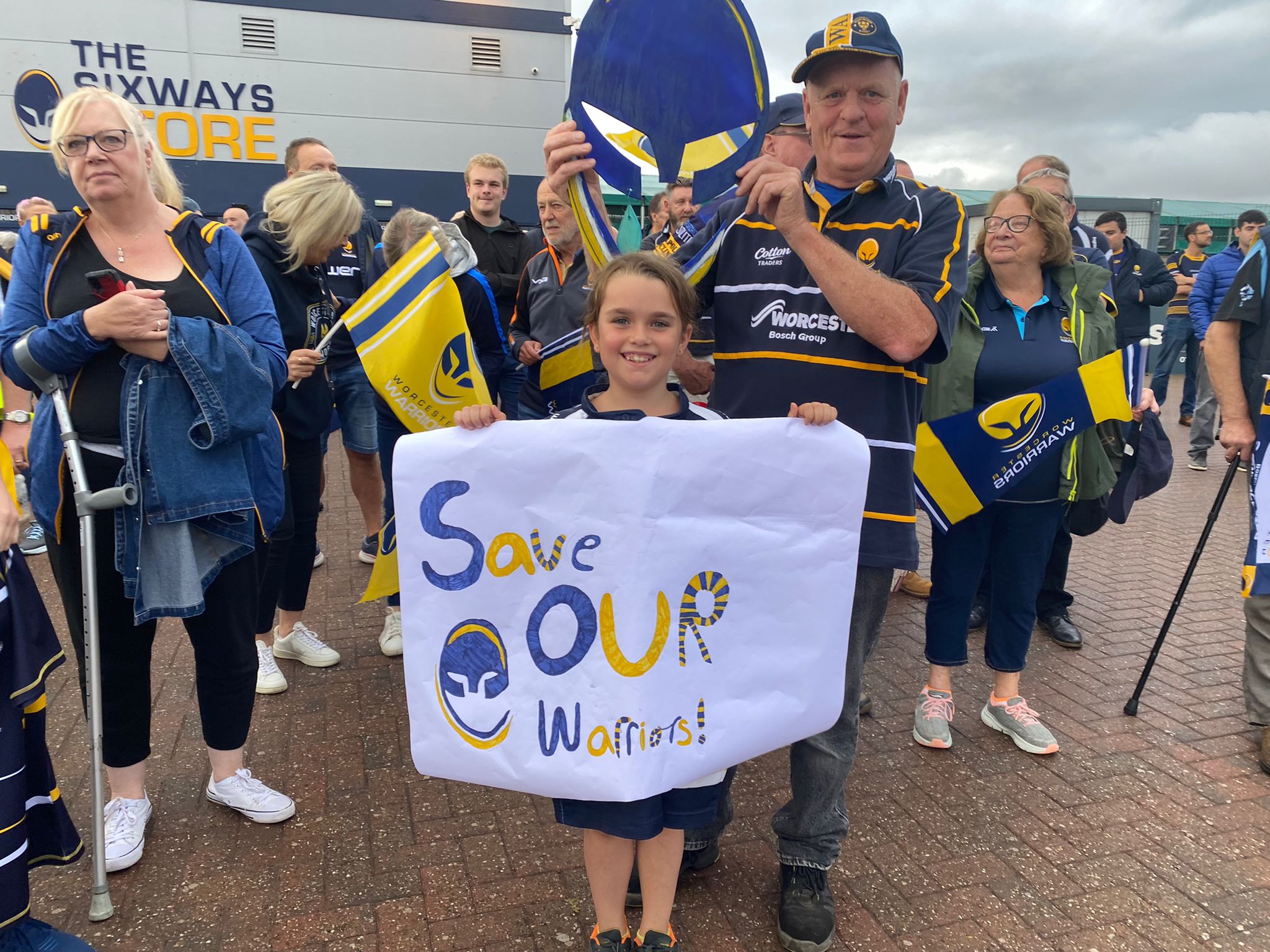 2048x1536 Worcester Warrior fans show support outside Sixways Stadium in Worcester