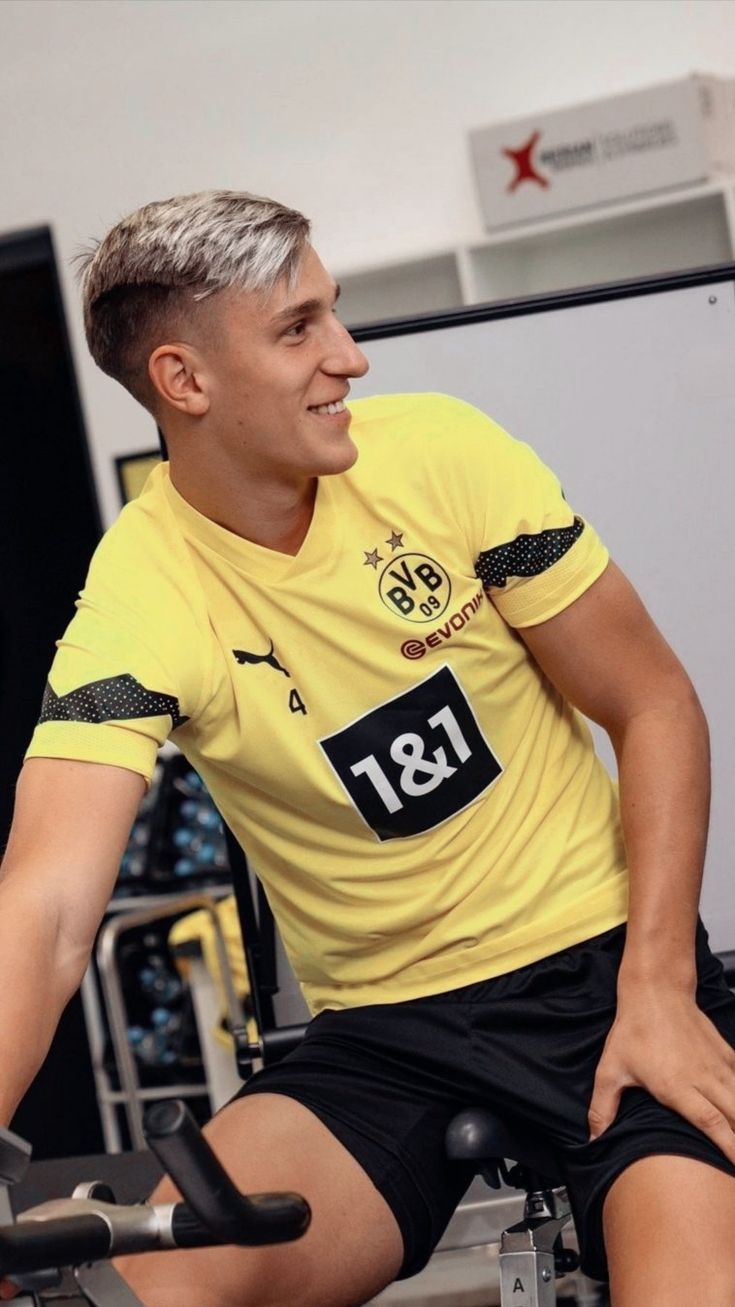 735x1307 Nico Schlotterbeck wallpaper