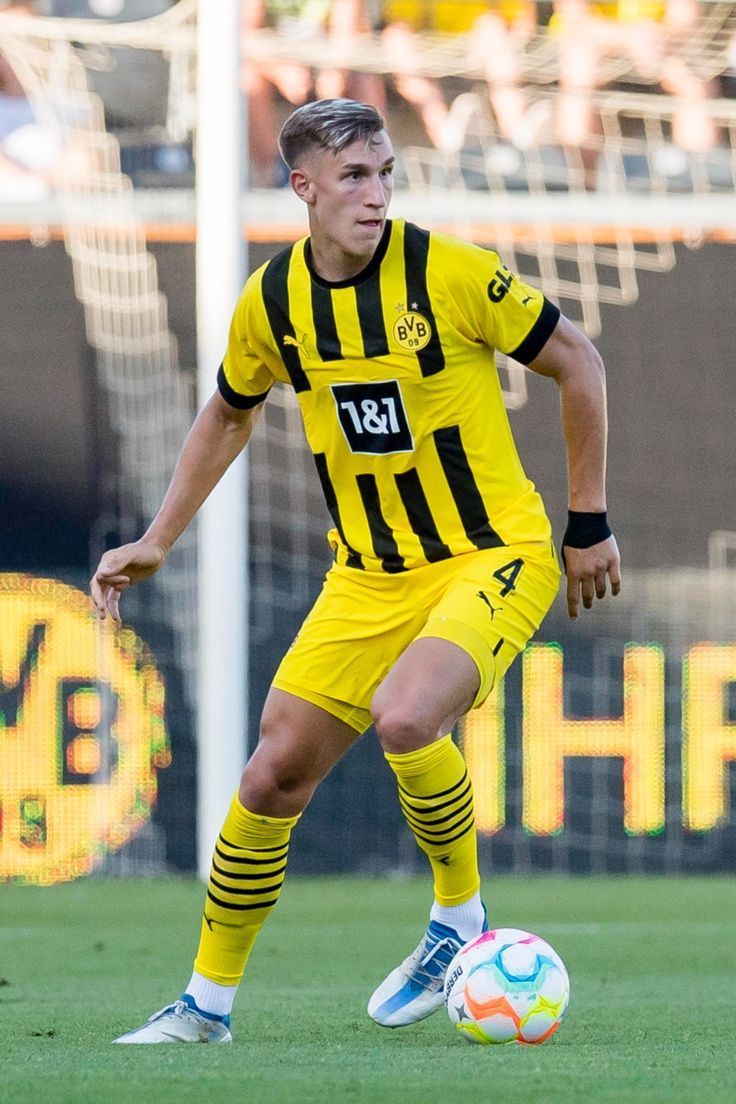 736x1104 Nico Schlotterbeck