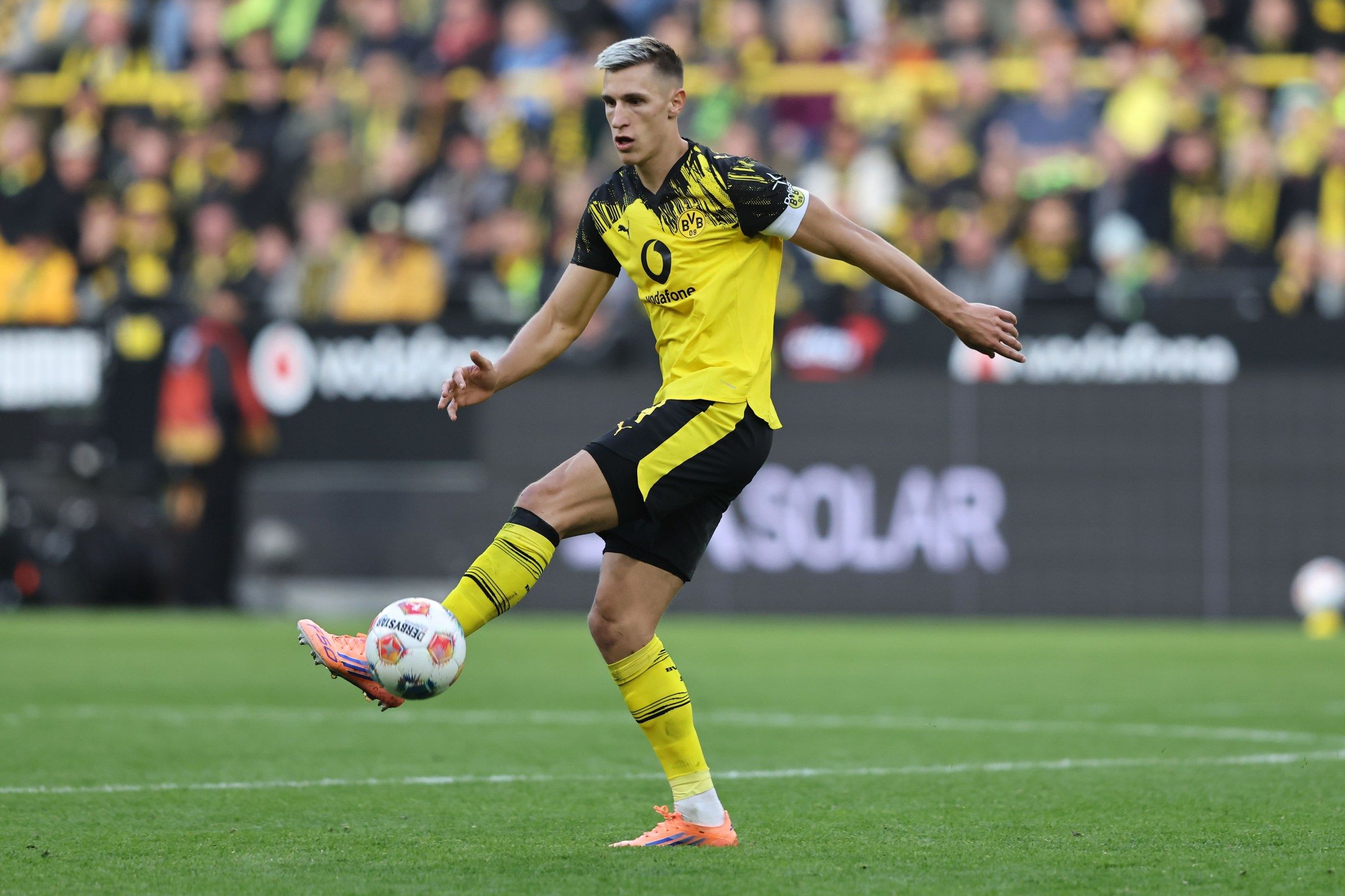 2400x1599 The (Not So) Daily Bee: Nico Schlotterbeck Offered New Contract. Fear The Wall