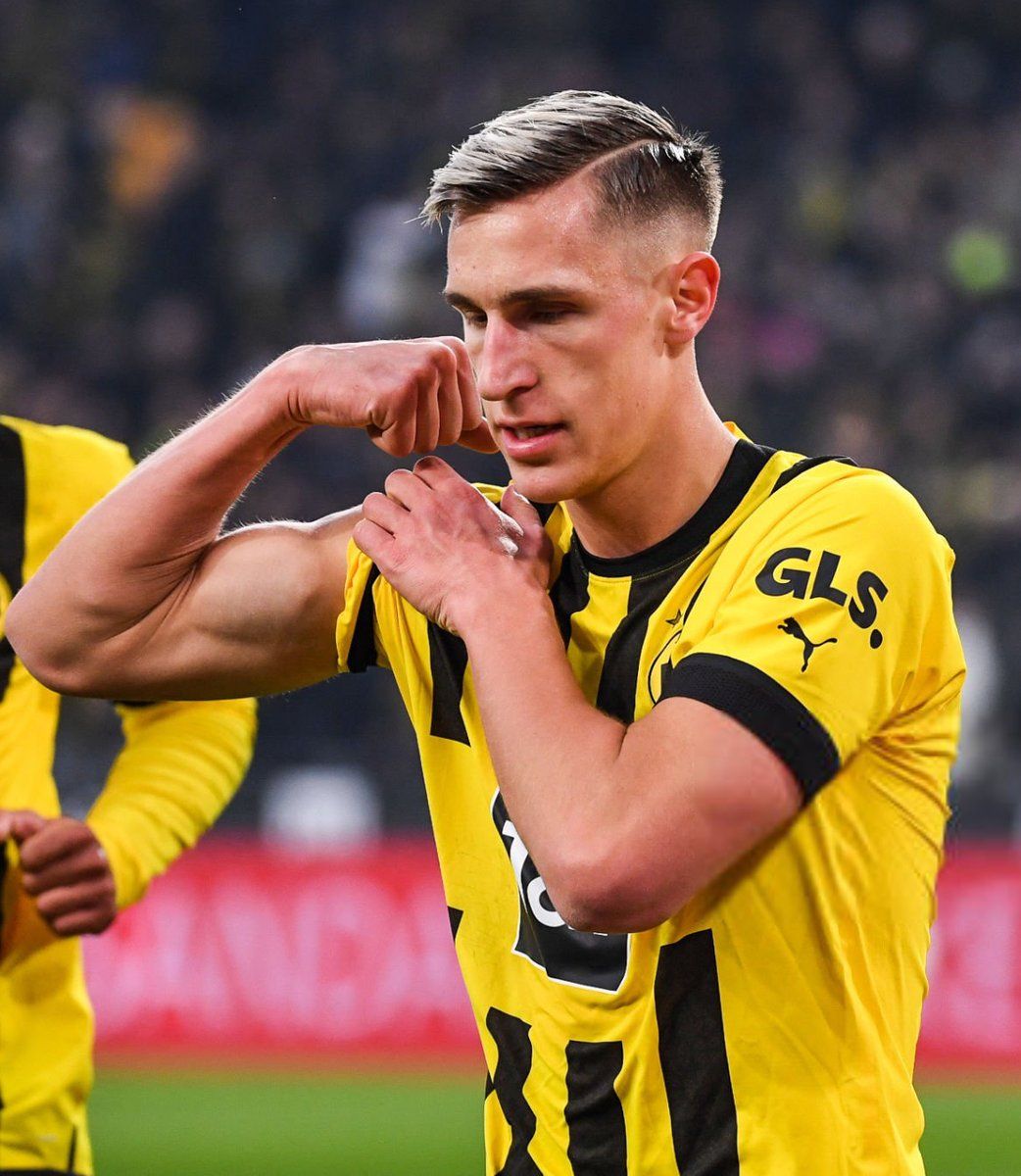 1042x1200 Nico Schlotterbeck (Borussia Dortmund, 2023)