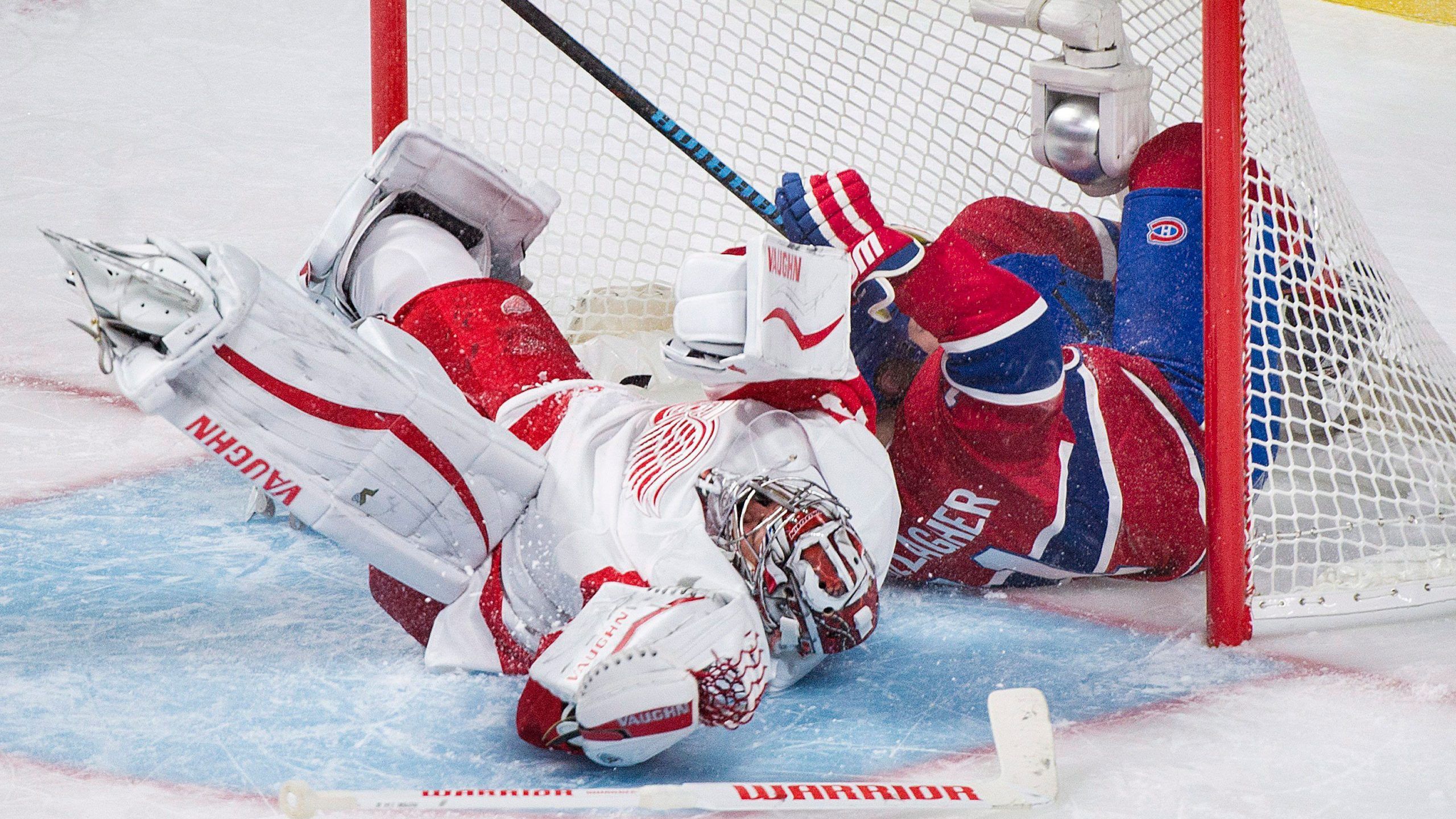 2560x1440 Gotta See It: Gallagher scores after guiding puck in with skates