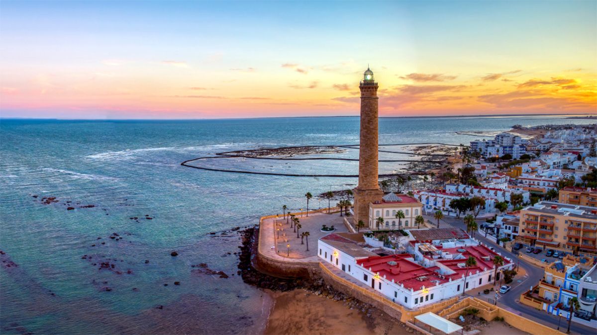 1200x675 Este pueblo andaluz a orillas del mar lo tiene todo: historia, encanto y es cuna de Rocío Jurado