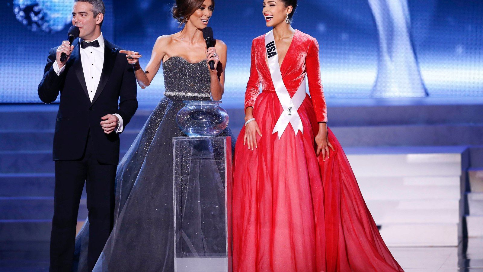1600x900 Olivia Culpo ascends Miss Universe throne