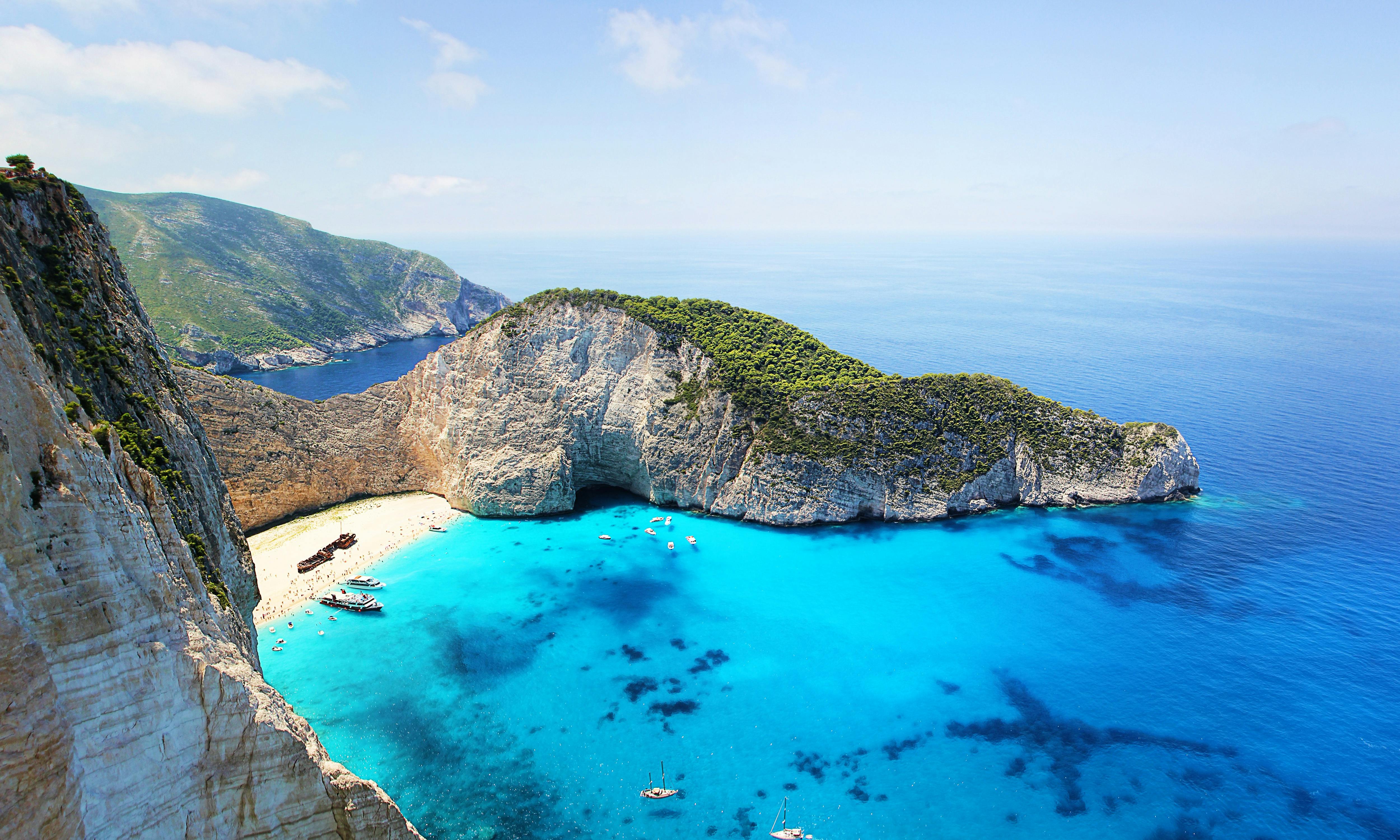 5000x3001 Clear Blue Sea · Free
