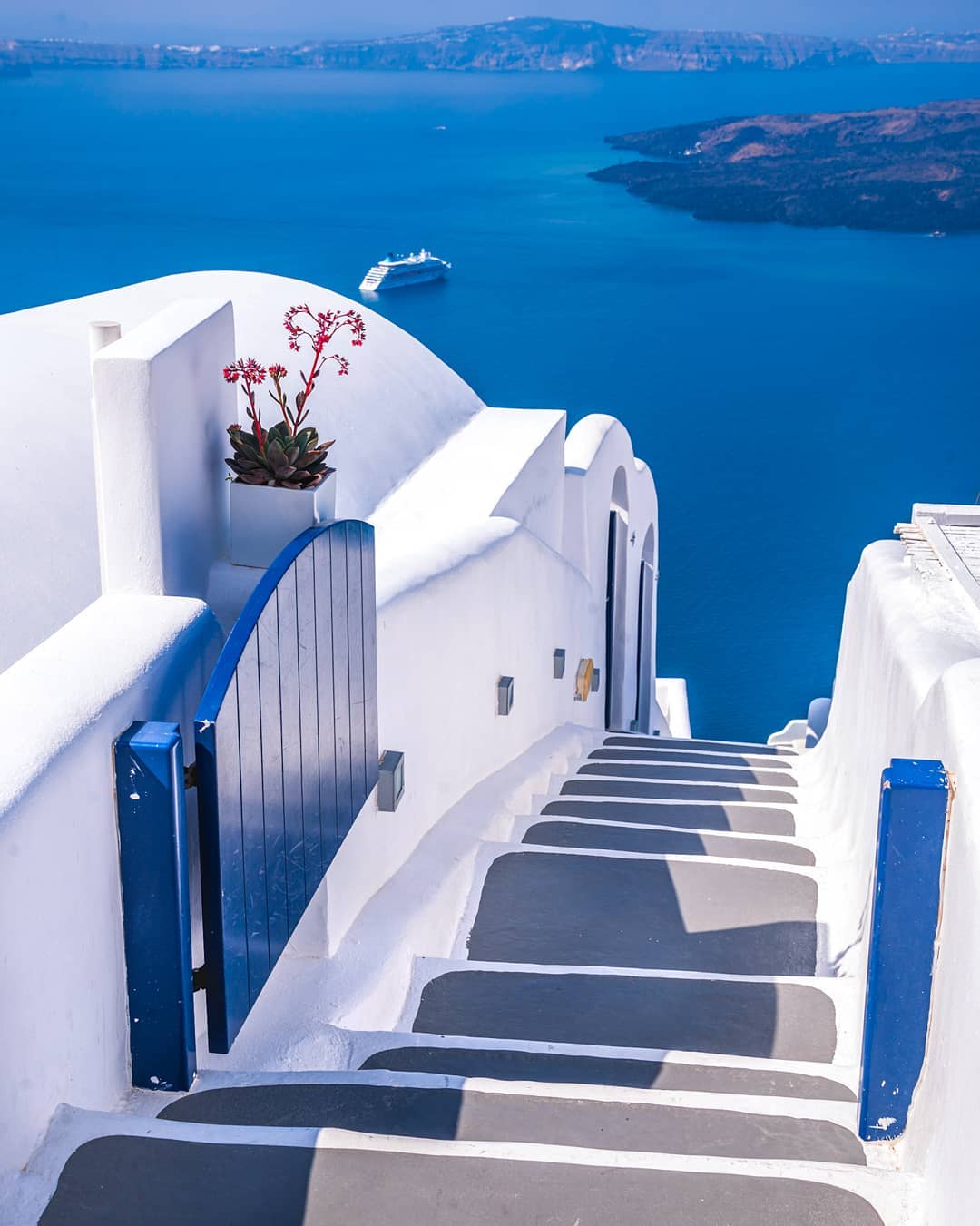 1080x1351 Galavanting around the Gorgeous Greek Islands in Style