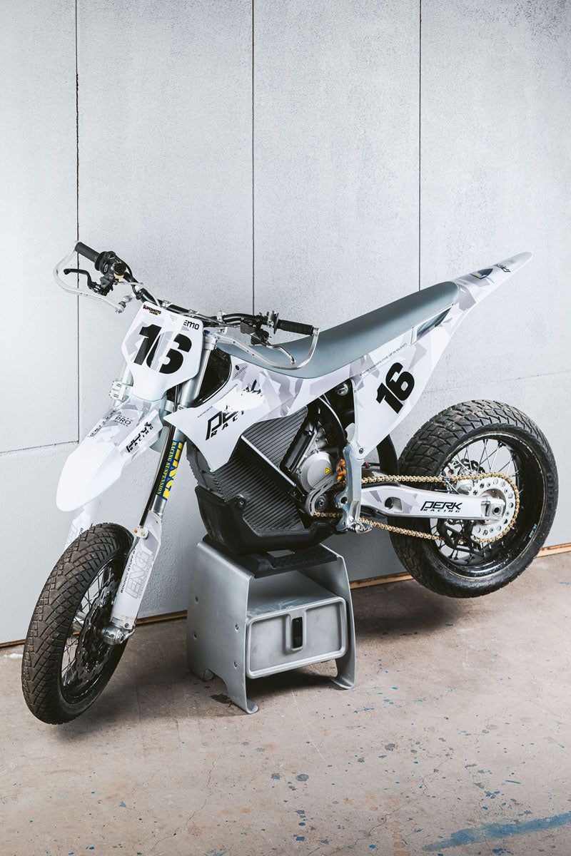 800x1200 Stark Future Graphics