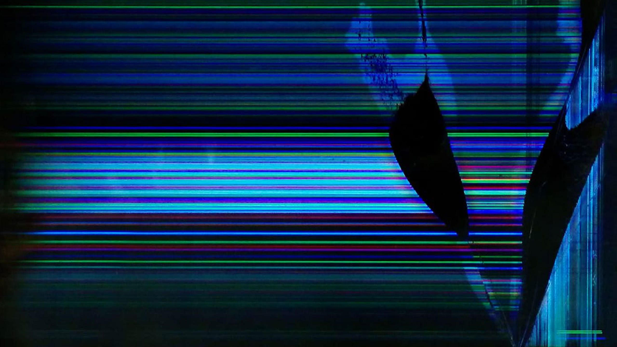 2560x1440 Cracked & Broken Screen Wallpaper Prank For Laptops & TVs